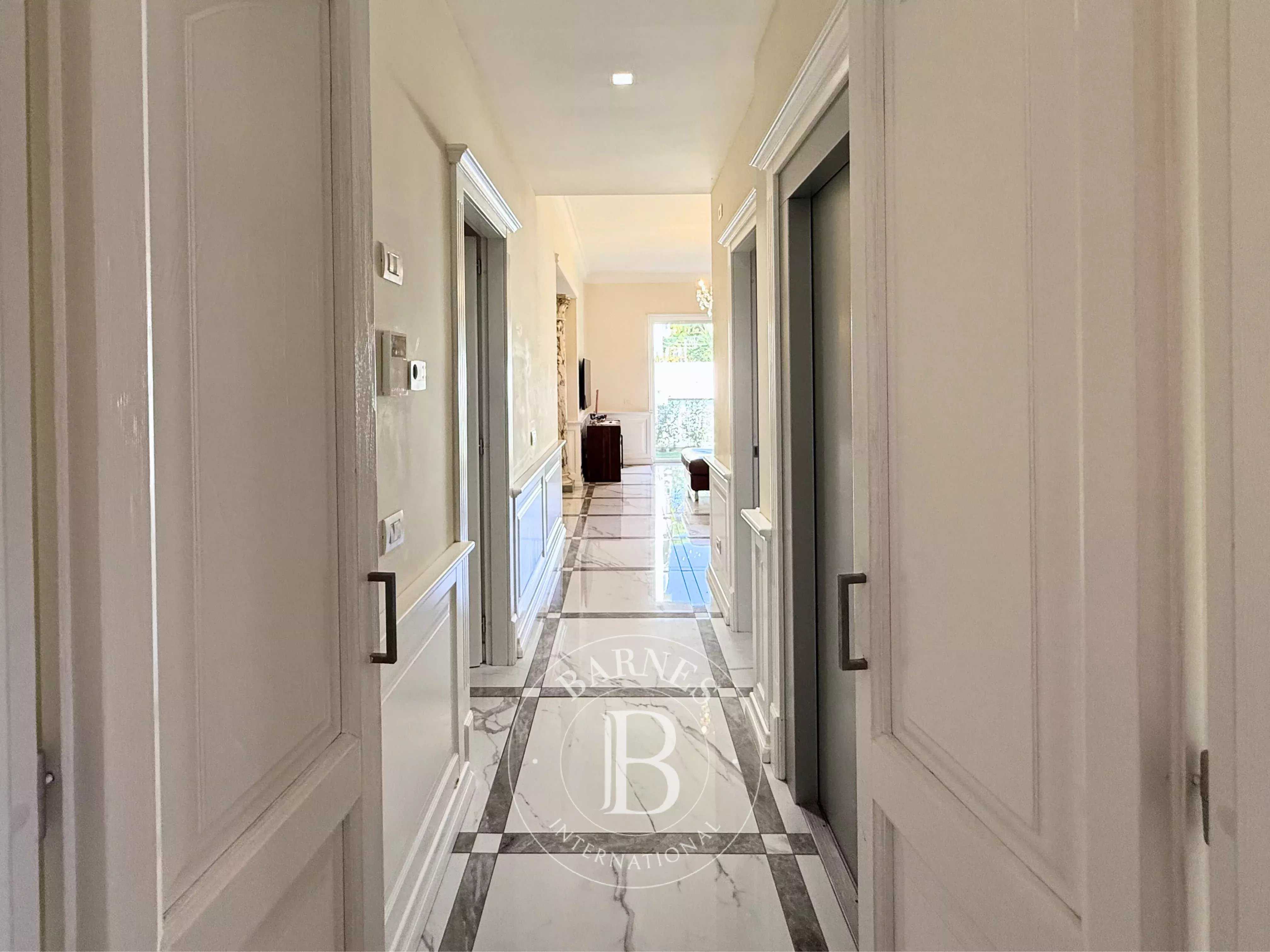 Roma  - Villa 8 Pi&egrave;ces 4 Chambres