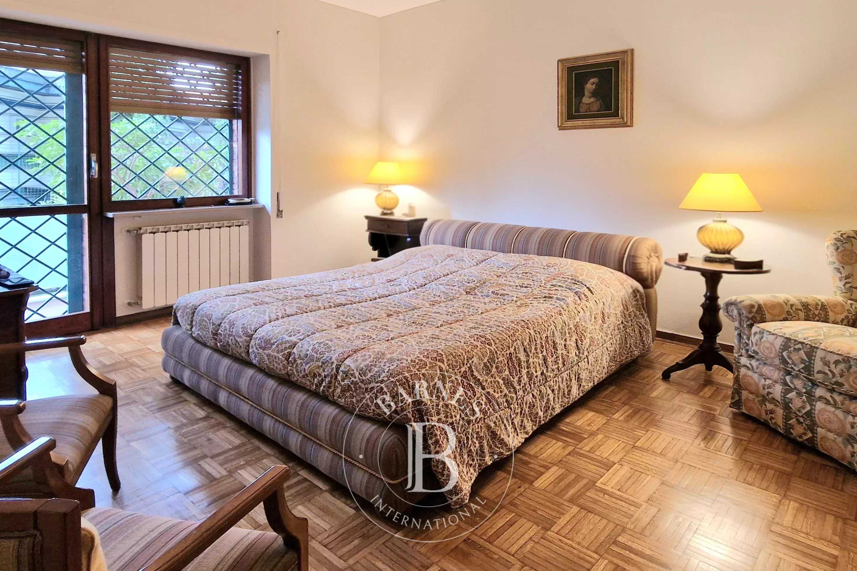 Roma  - Appartement 5 Pi&egrave;ces 3 Chambres