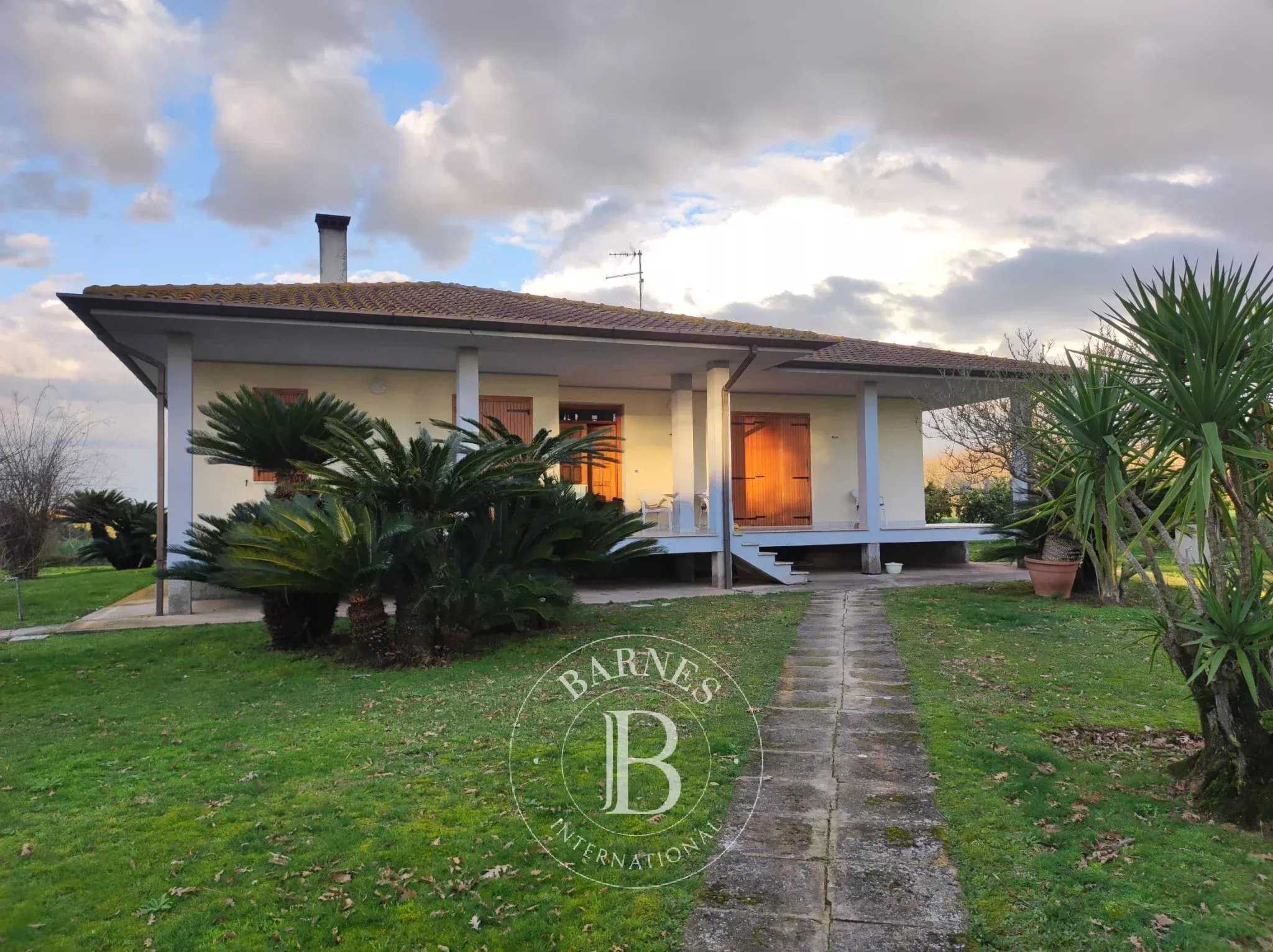 Villa Sabaudia  -  ref 86826652 (picture 1)