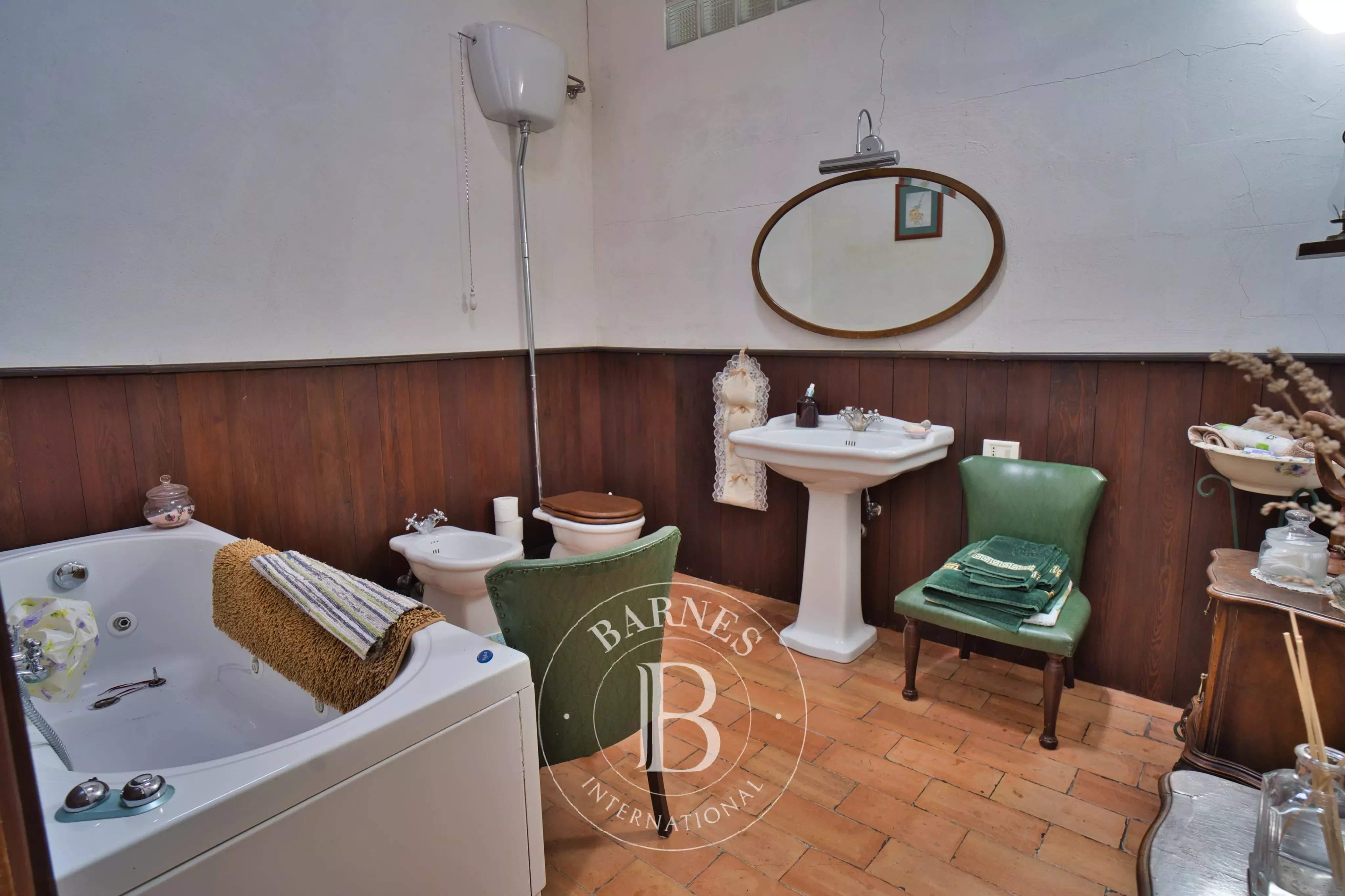 Todi  - Property 7 Bedrooms - picture 17