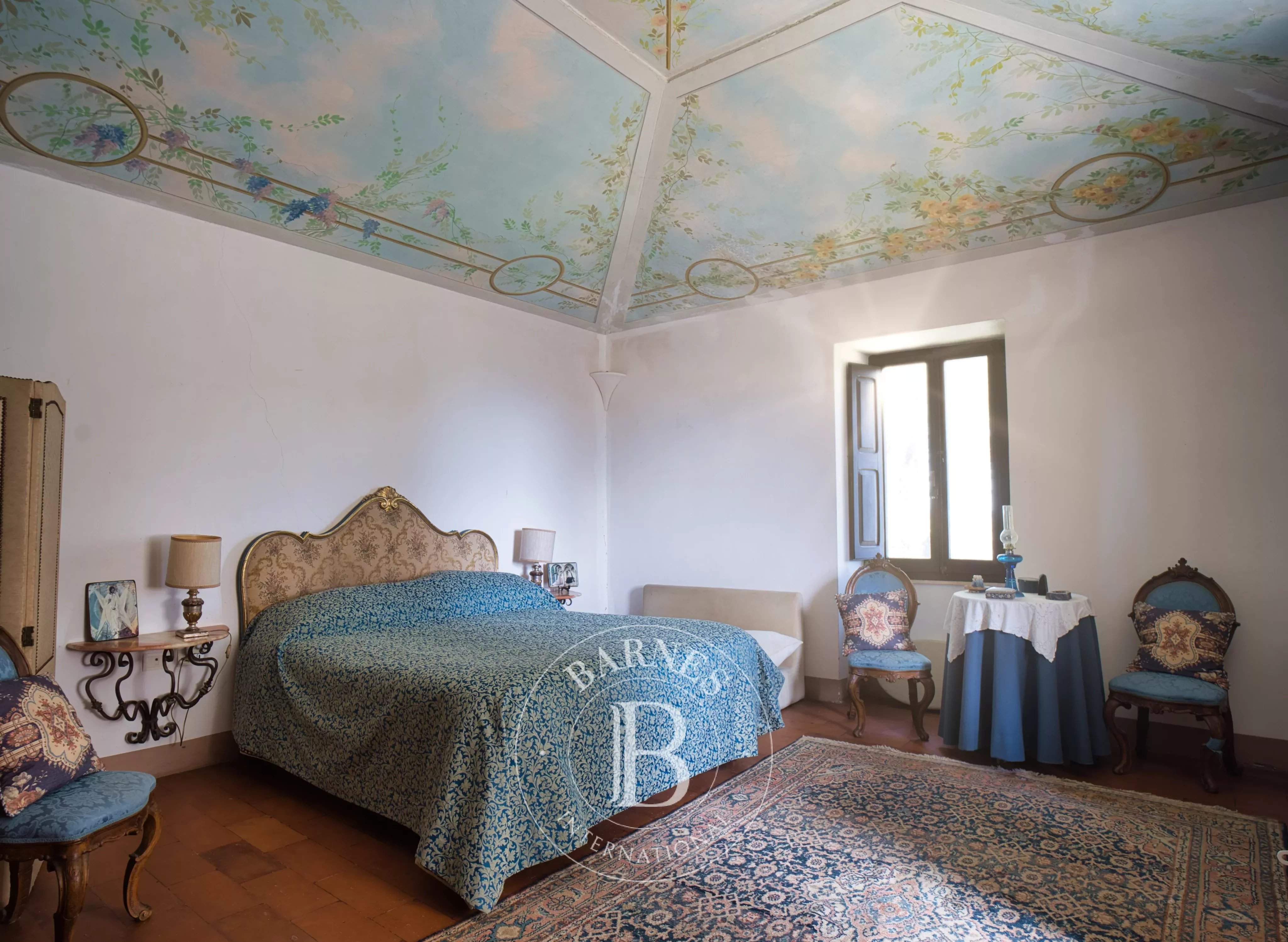 Todi  - Property 7 Bedrooms - picture 19