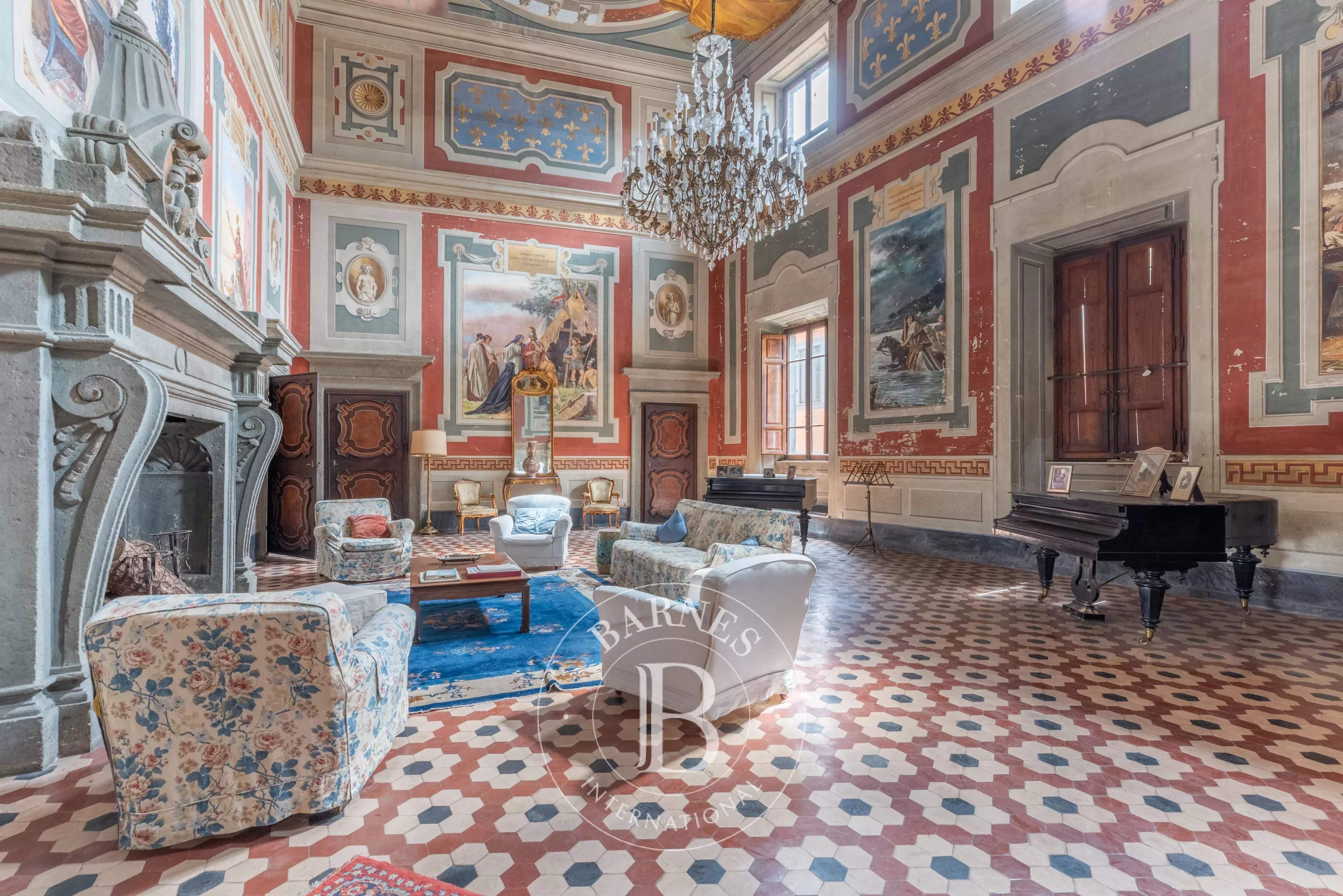 Acquapendente  - Building 8 Bedrooms - picture 6