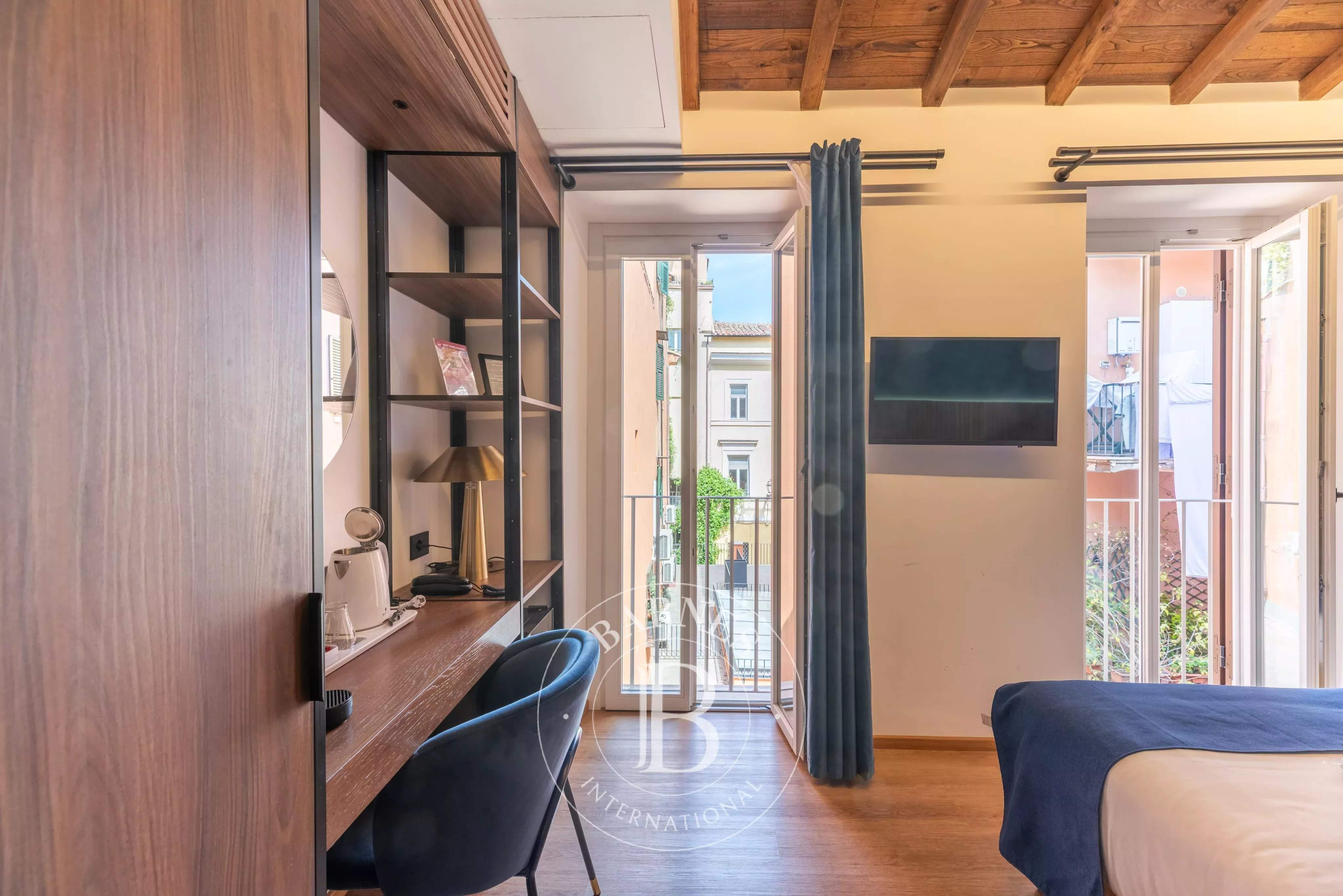 Roma  - Building 9 Bedrooms - picture 7