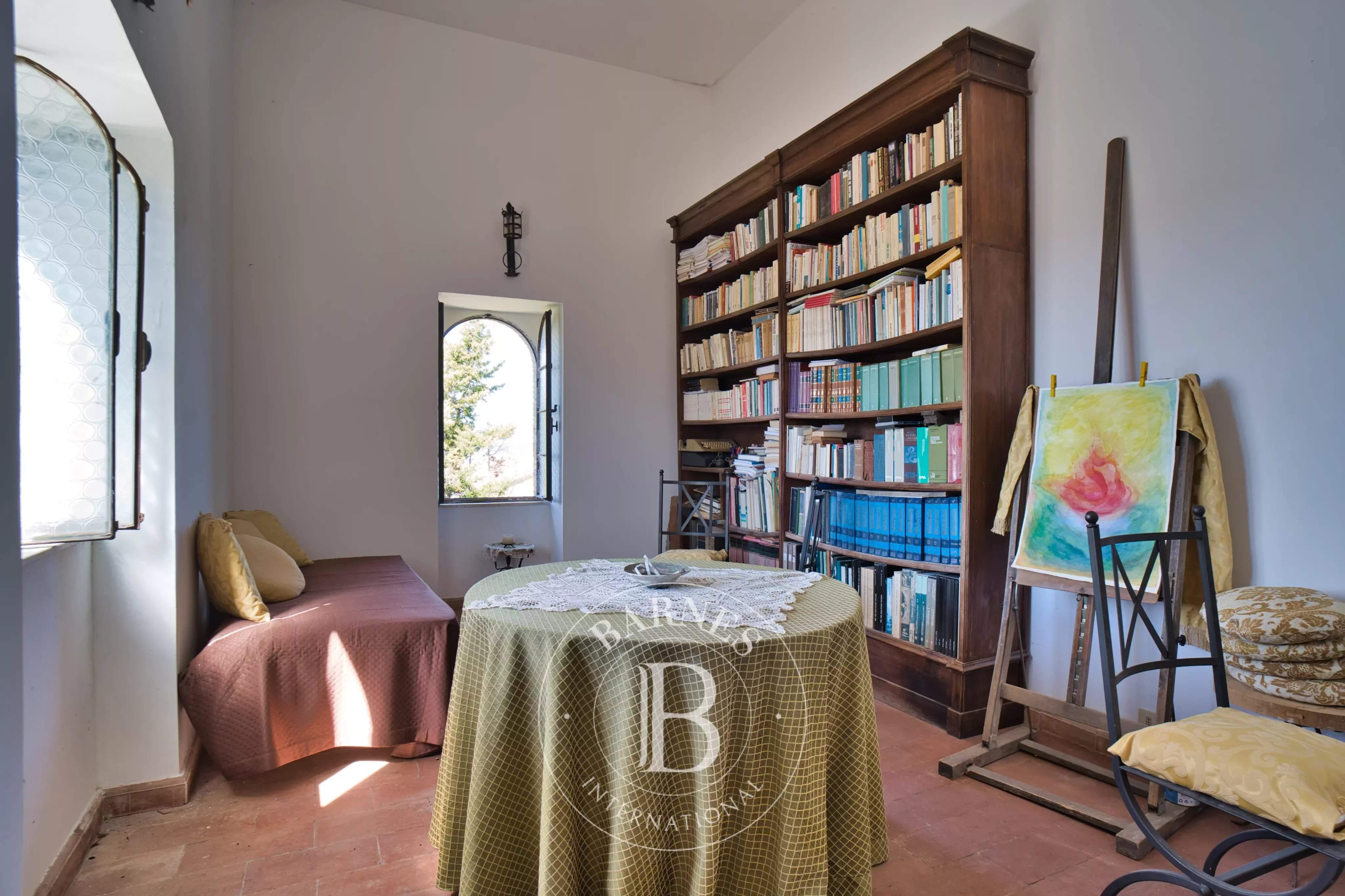 Todi  - Property 7 Bedrooms - picture 13