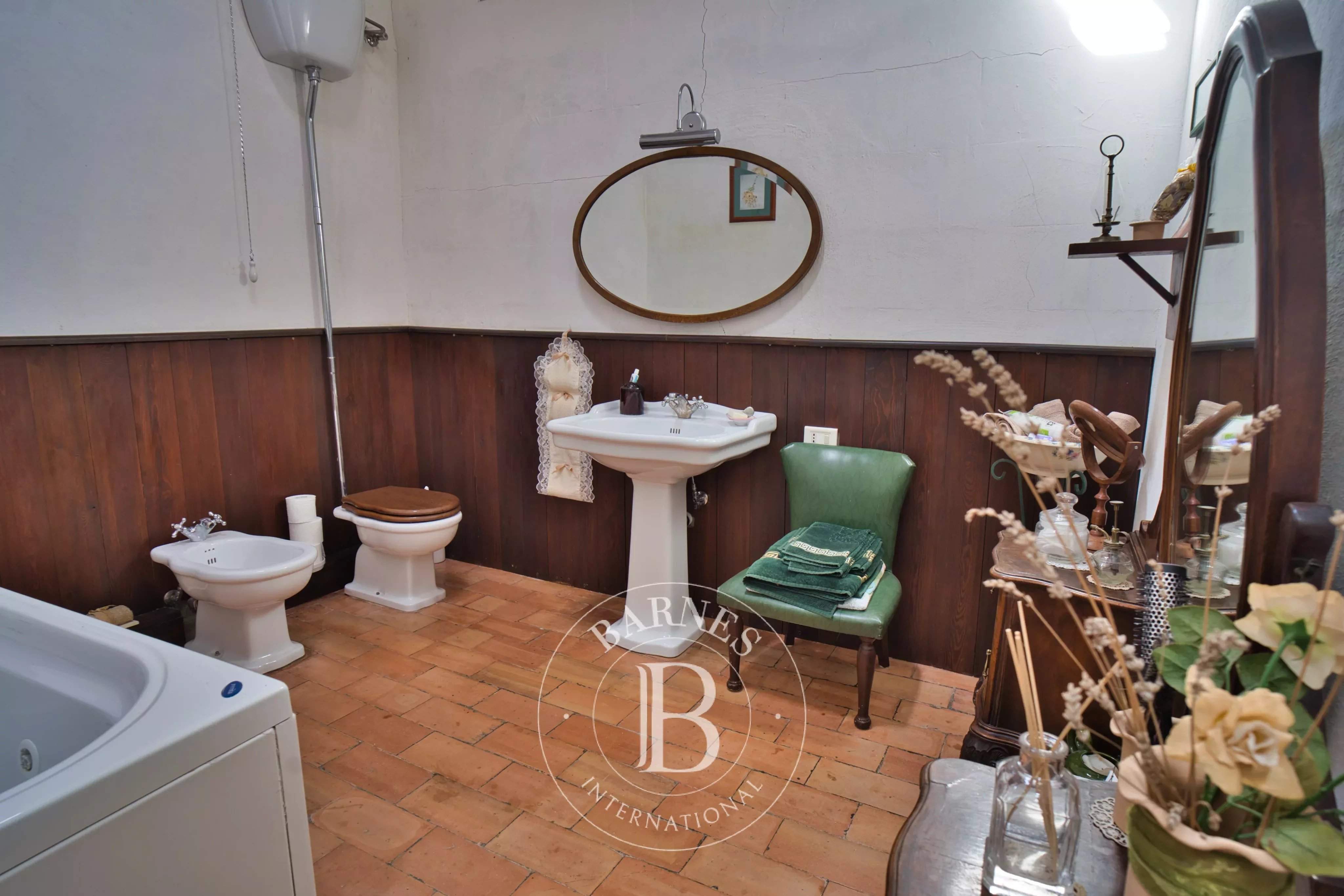 Todi  - Property 7 Bedrooms - picture 18