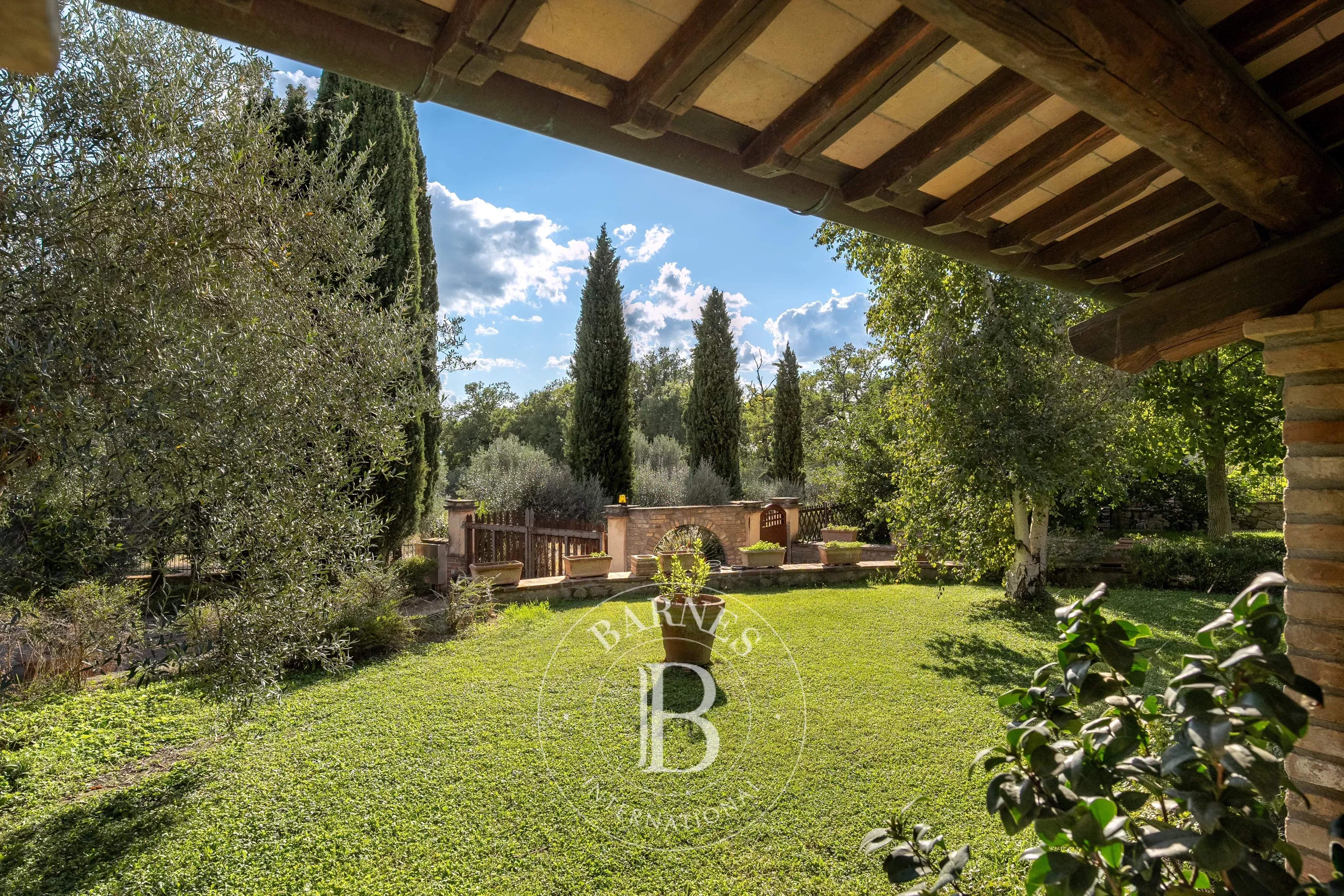 Passignano sul Trasimeno  - Chaumière 8 Pi&egrave;ces 3 Chambres - picture 8