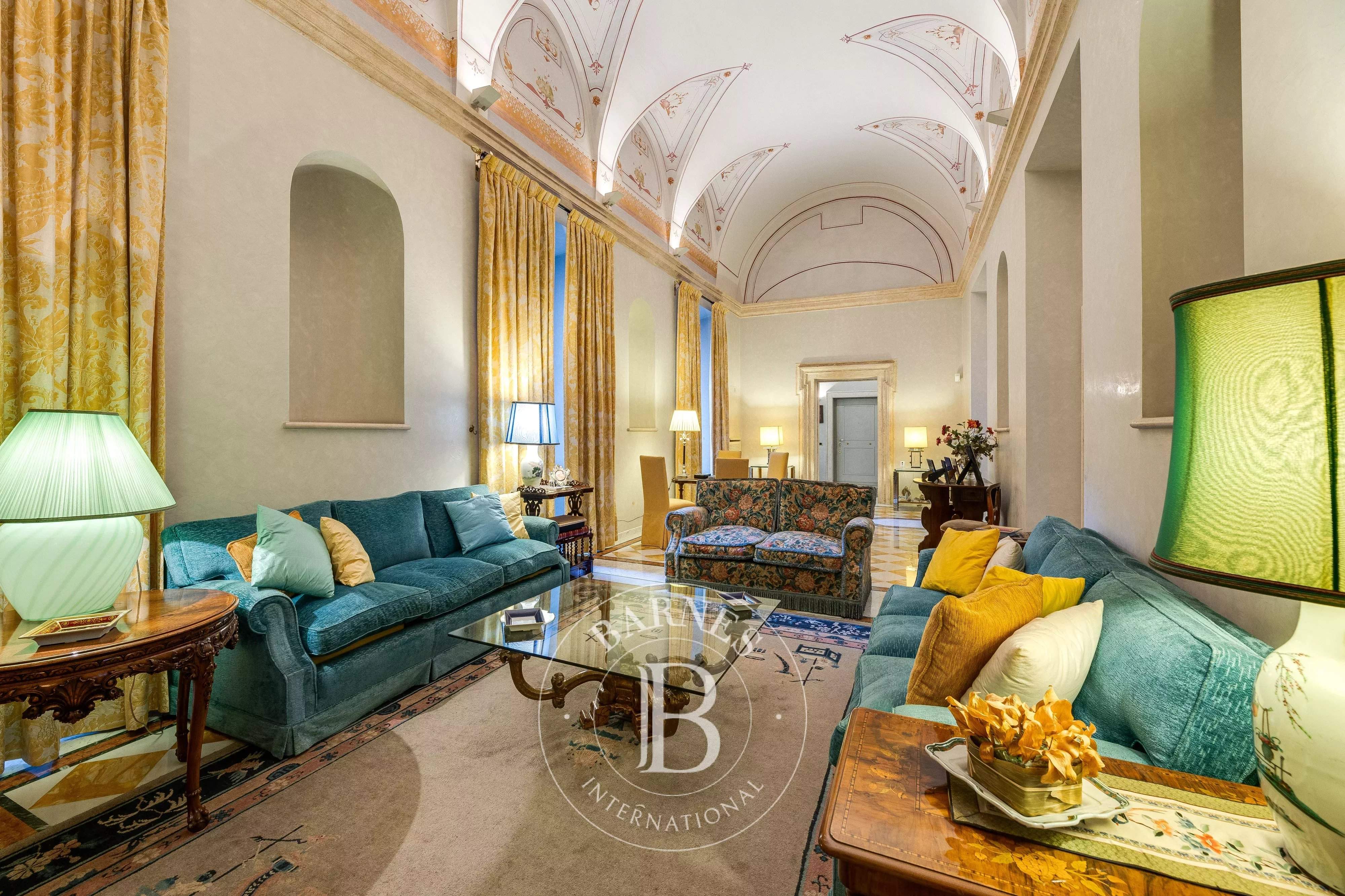 Roma  - Building 5 Bedrooms - picture 8