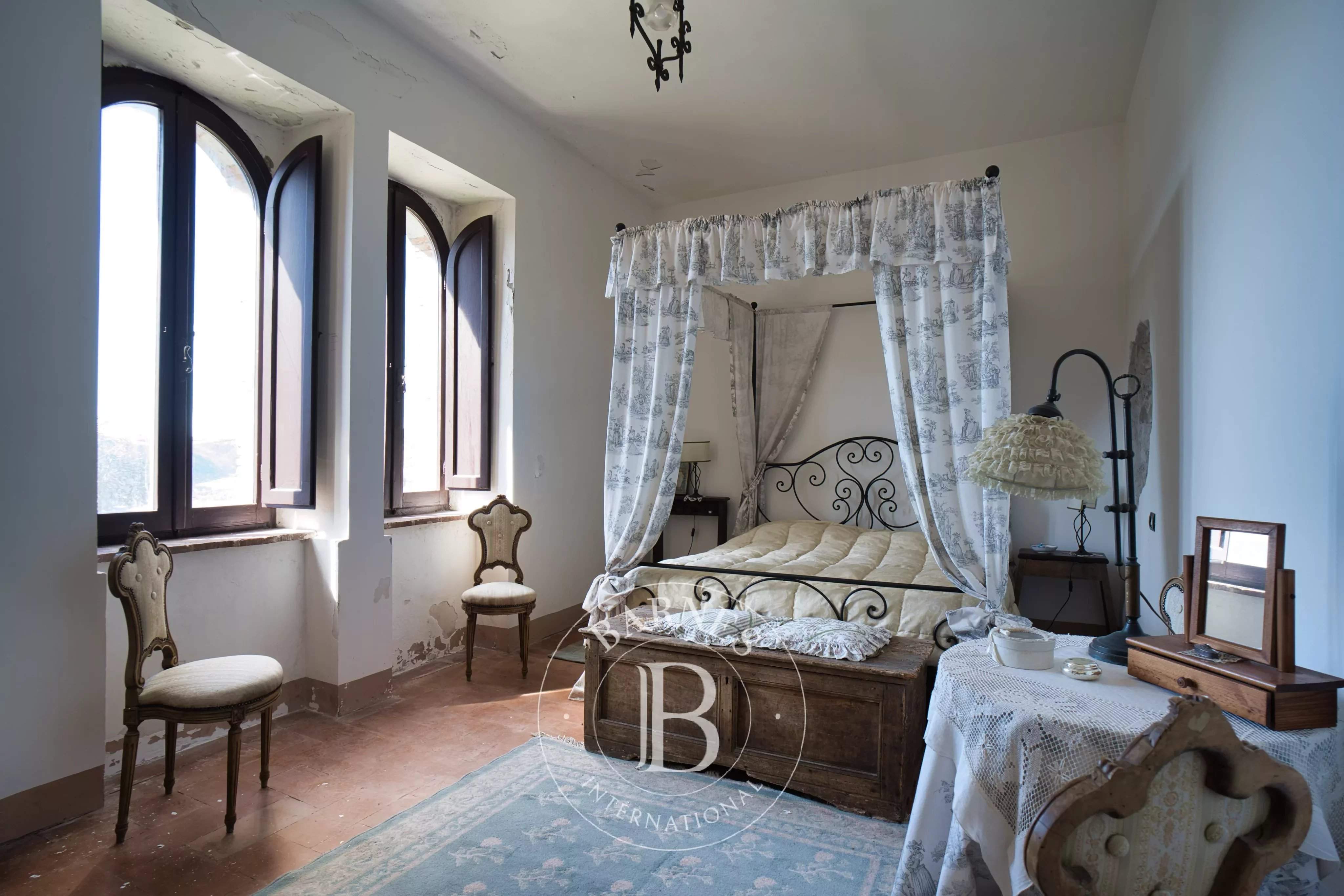 Todi  - Property 7 Bedrooms - picture 15