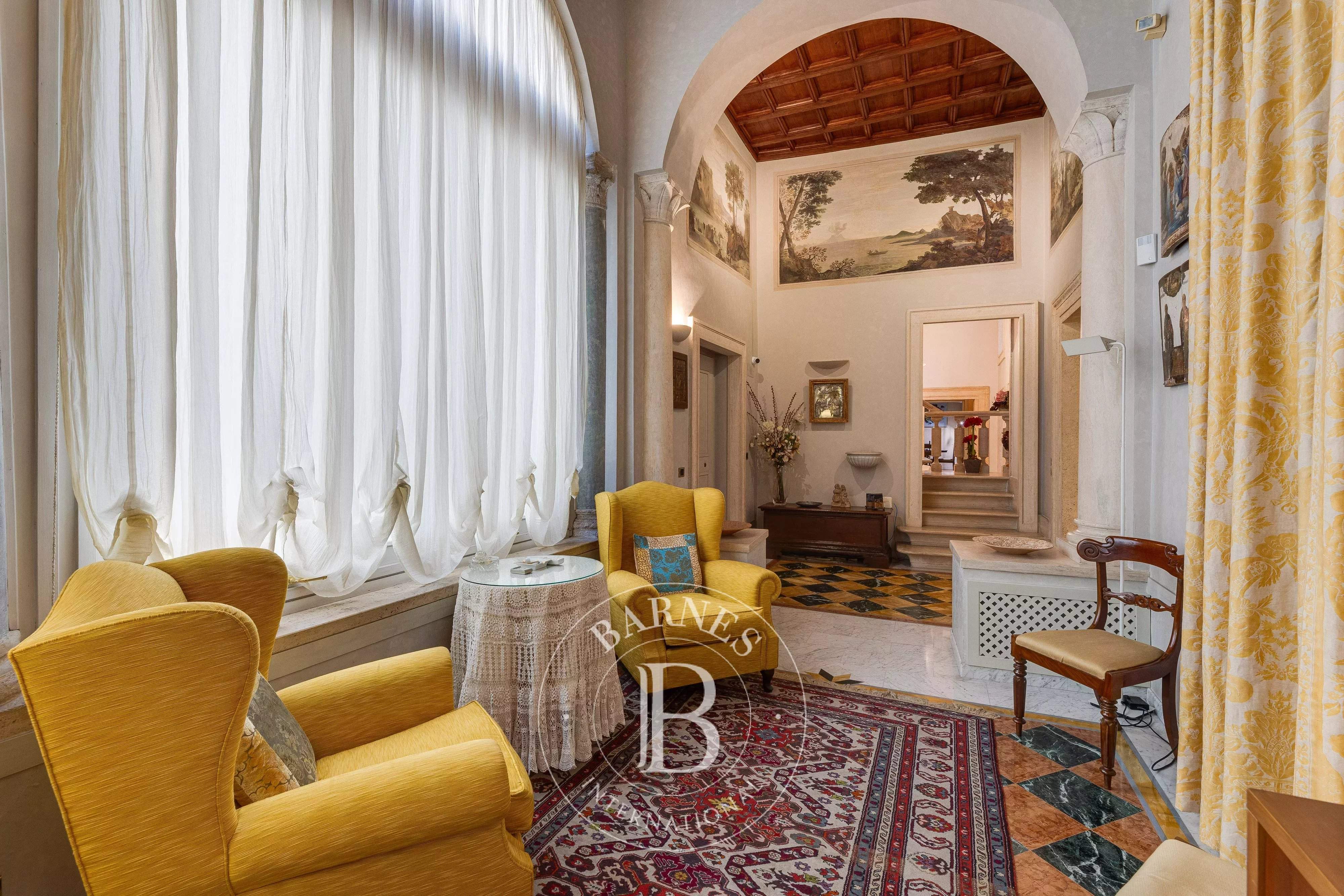 Roma  - Building 5 Bedrooms - picture 13