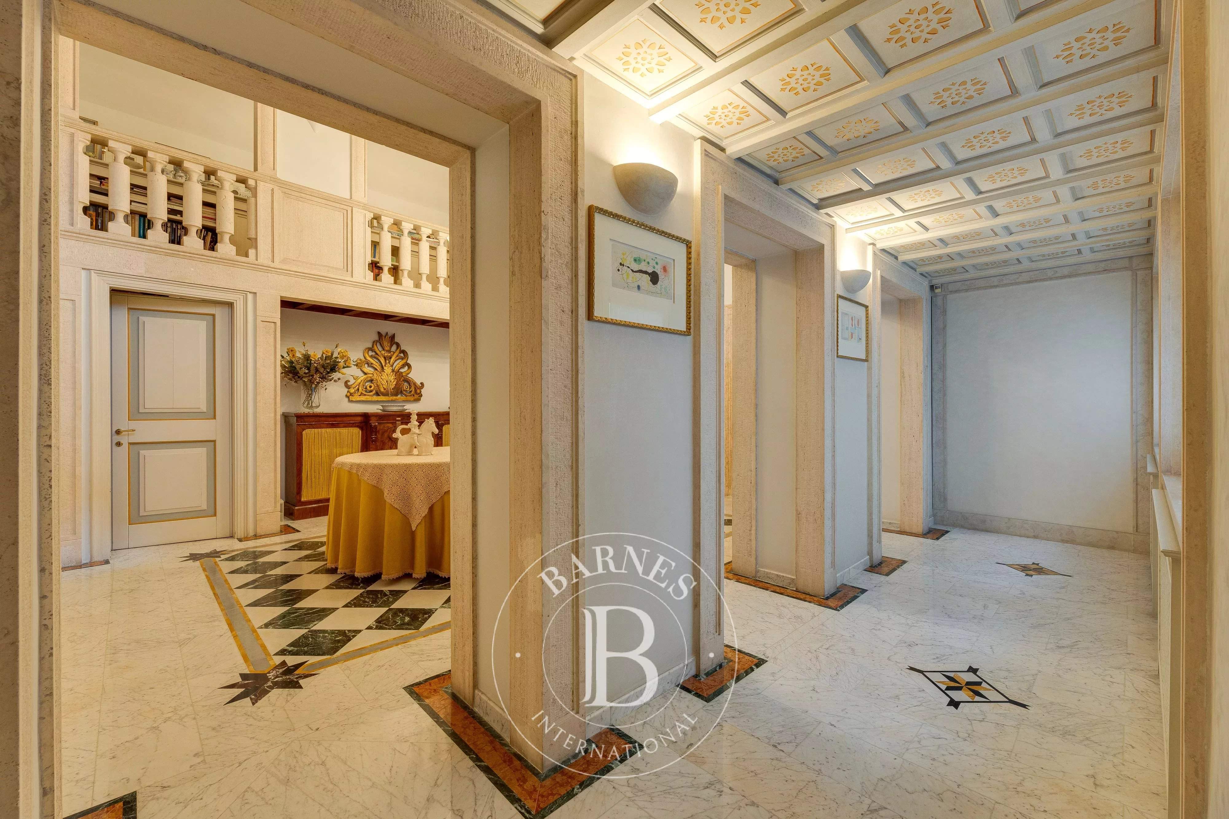 Roma  - Building 5 Bedrooms - picture 15