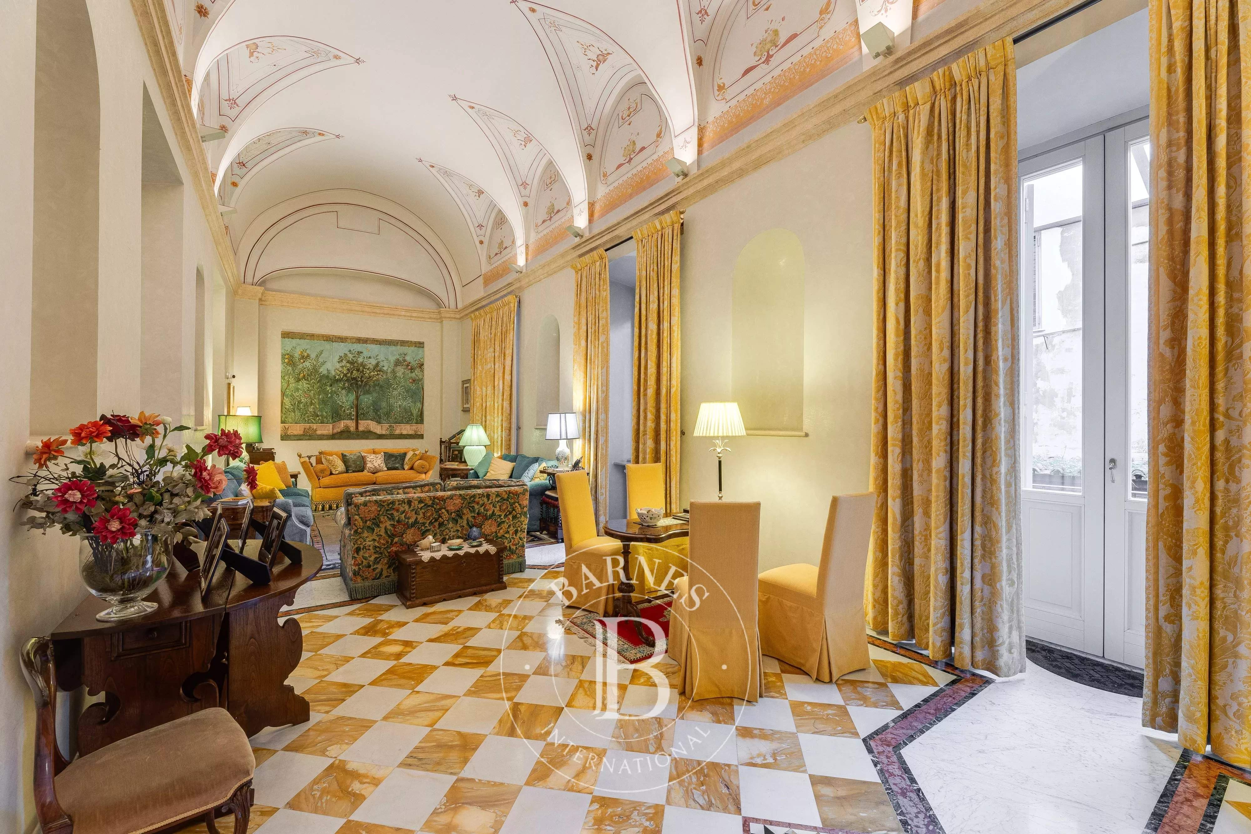 Roma  - Building 5 Bedrooms - picture 3