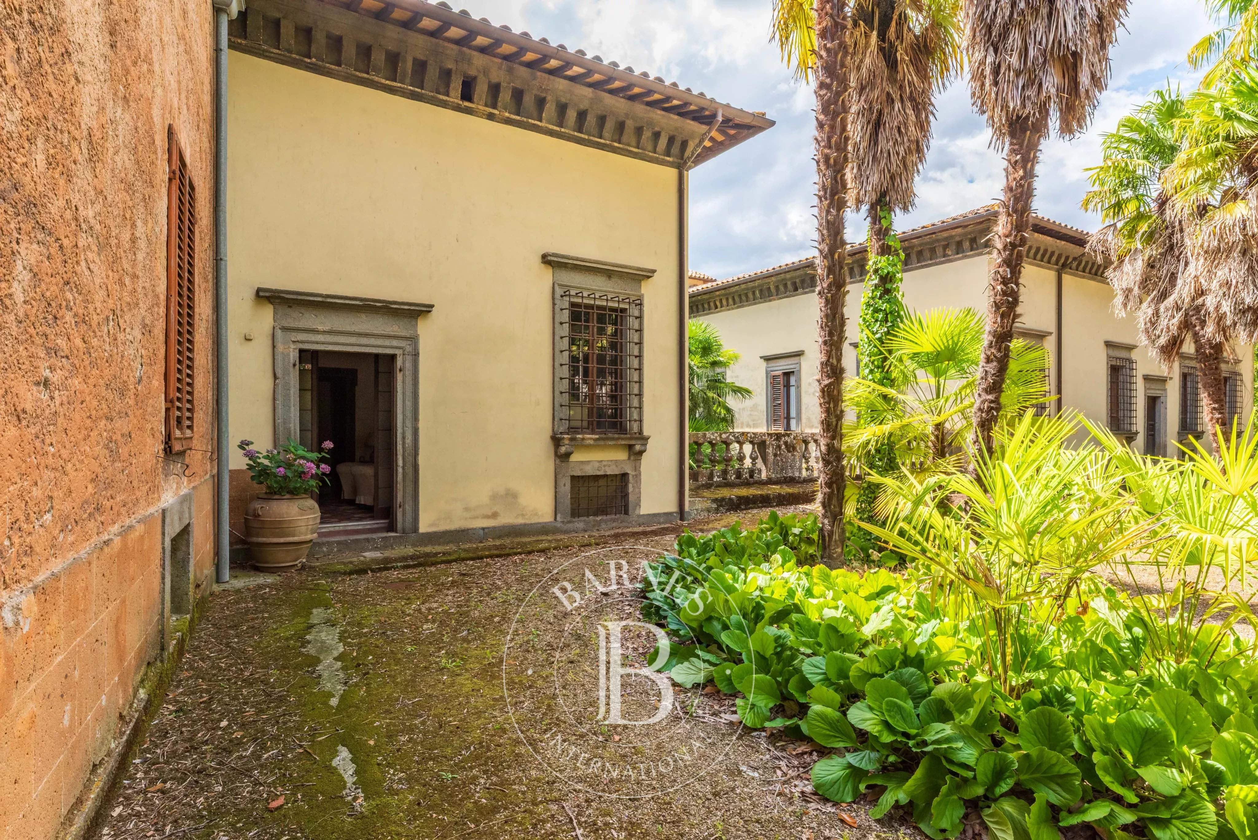 Acquapendente  - Building 8 Bedrooms - picture 11