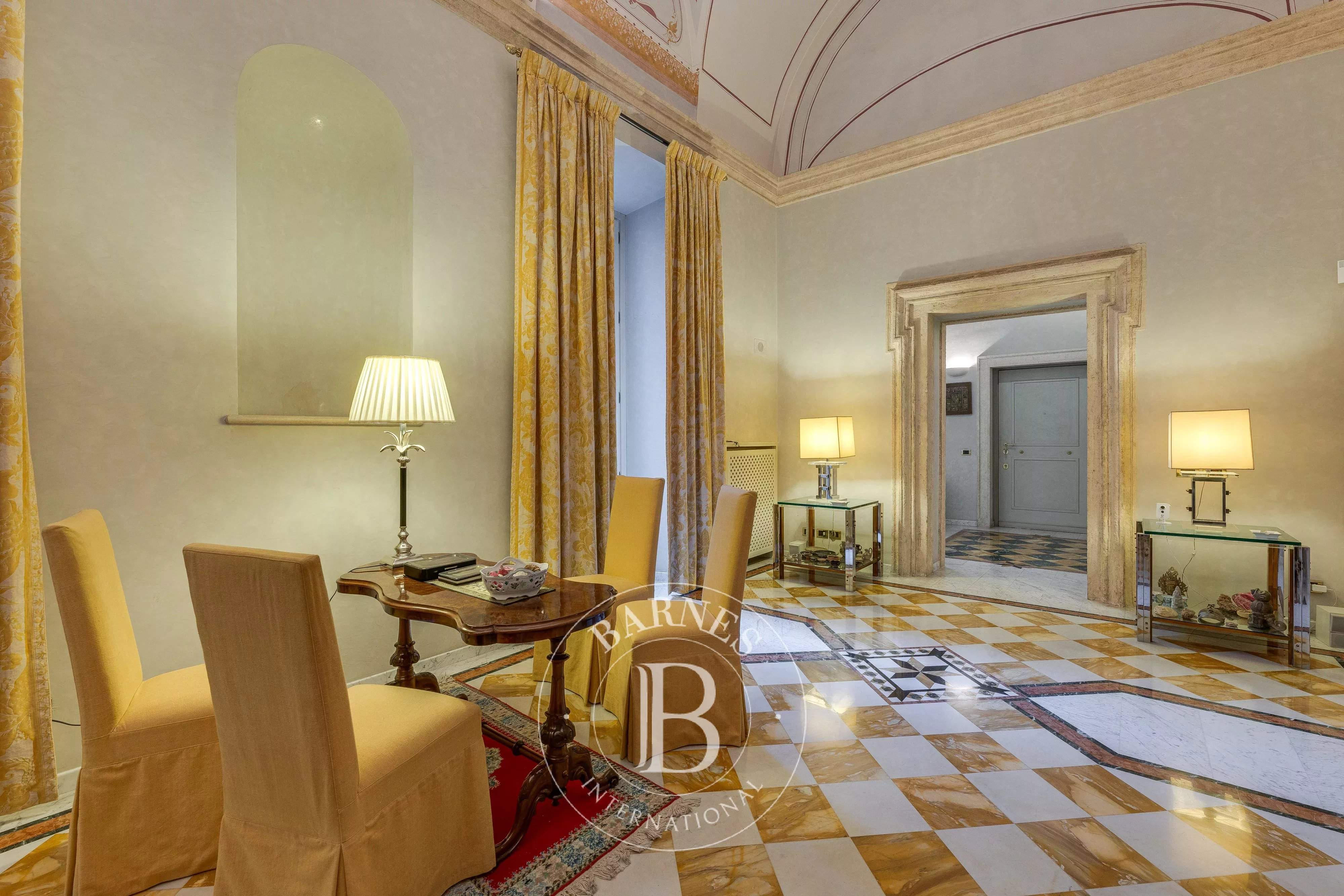 Roma  - Building 5 Bedrooms - picture 10