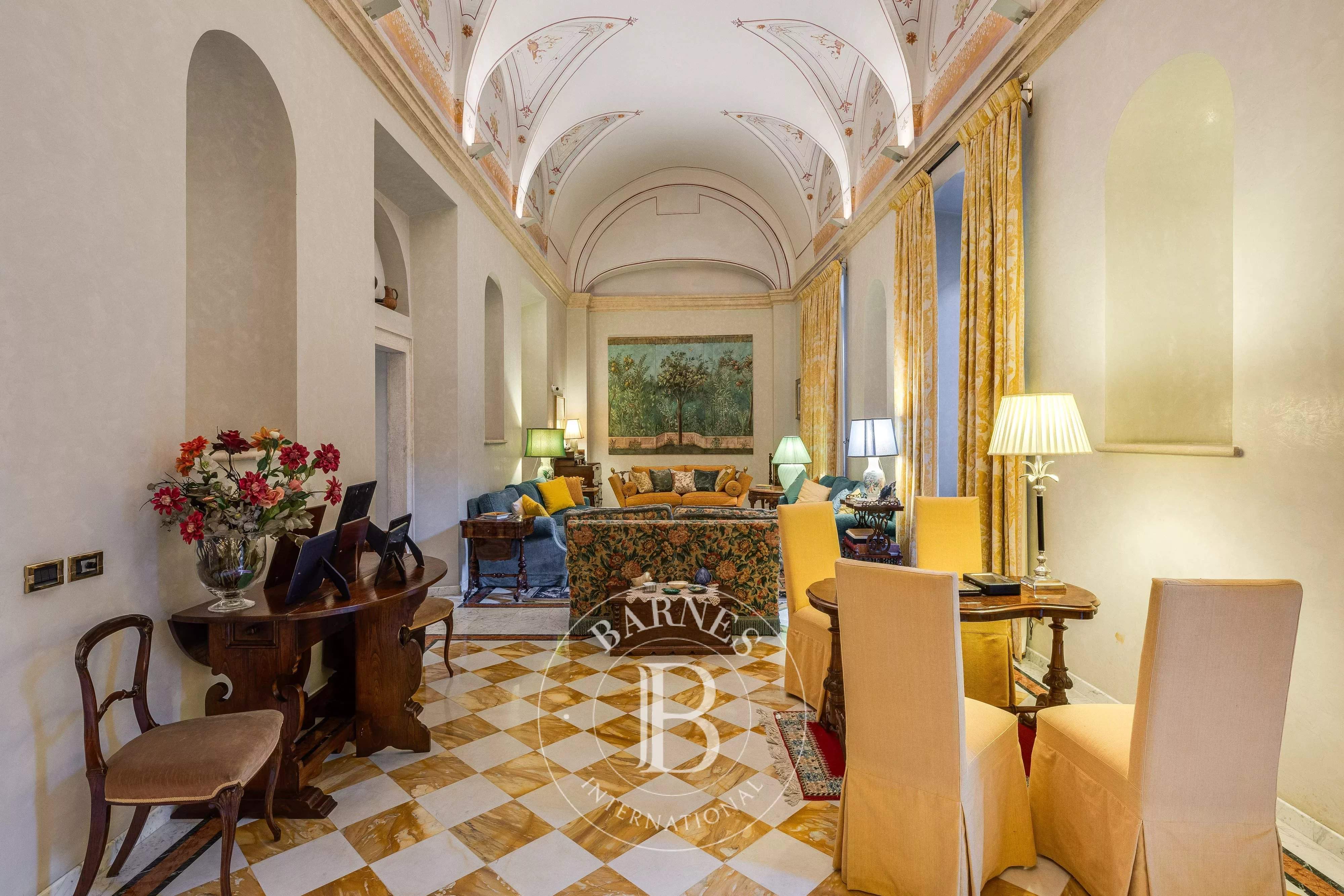 Roma  - Building 5 Bedrooms - picture 4