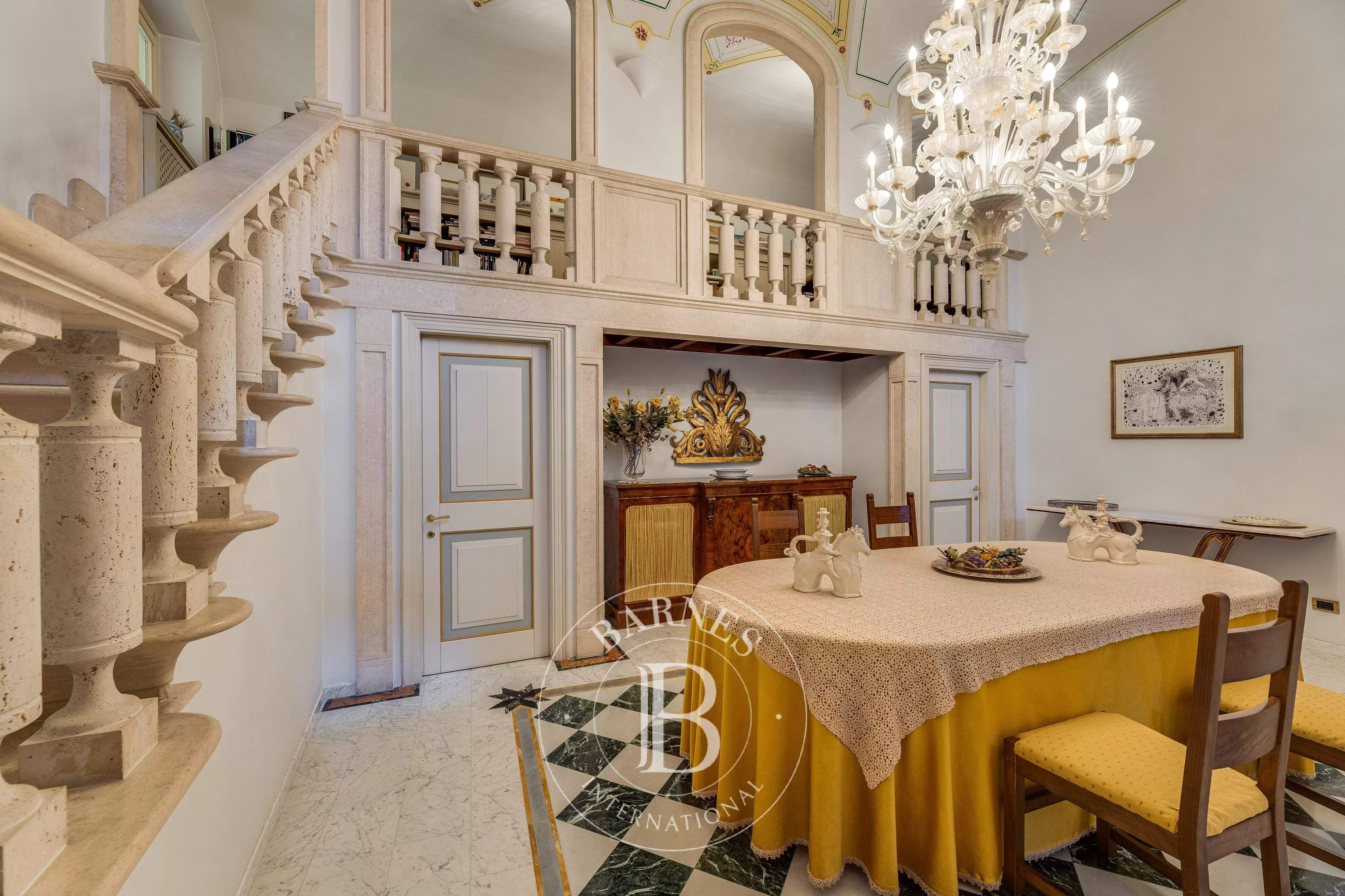 Roma  - Building 5 Bedrooms - picture 2