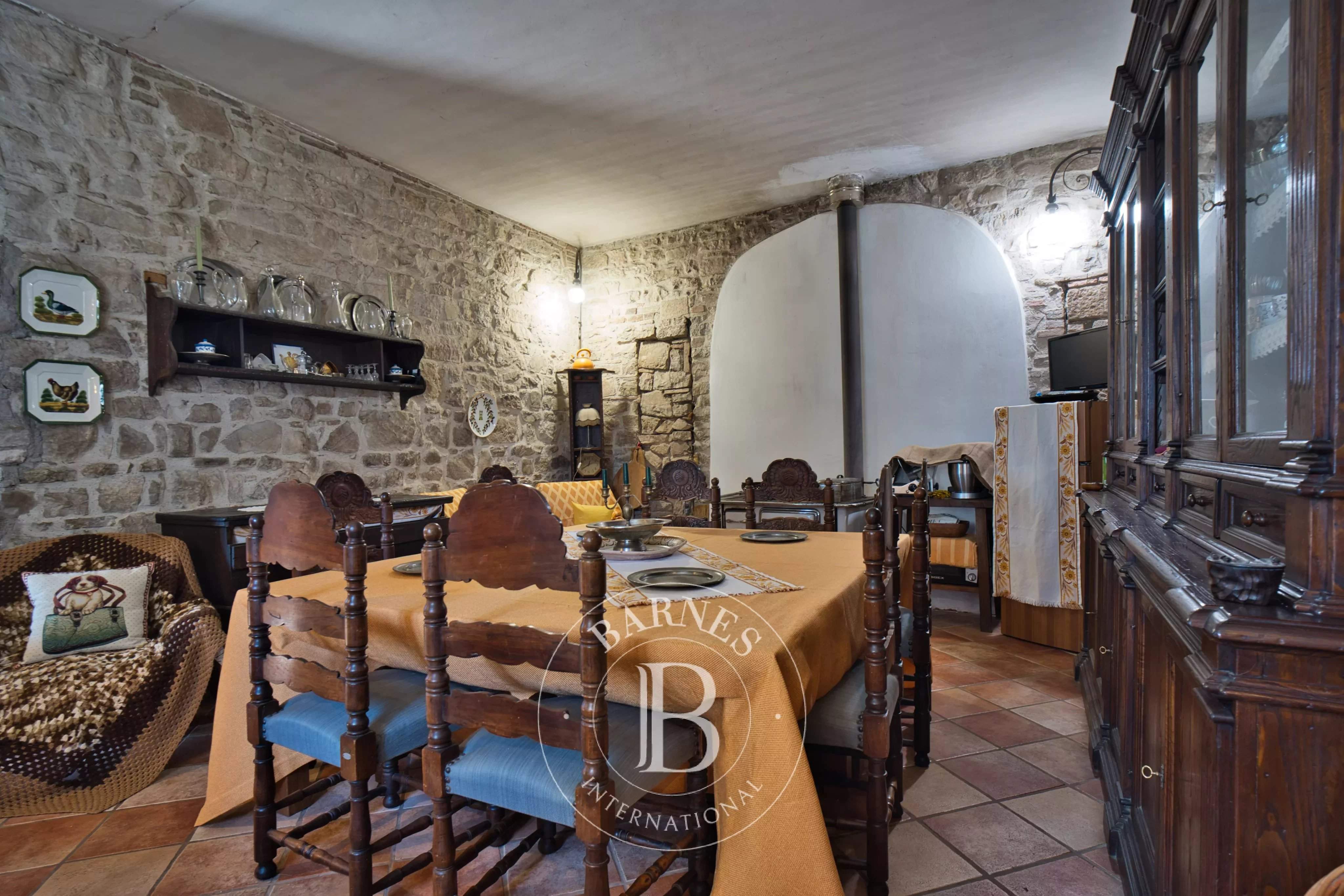 Todi  - Property 7 Bedrooms - picture 10