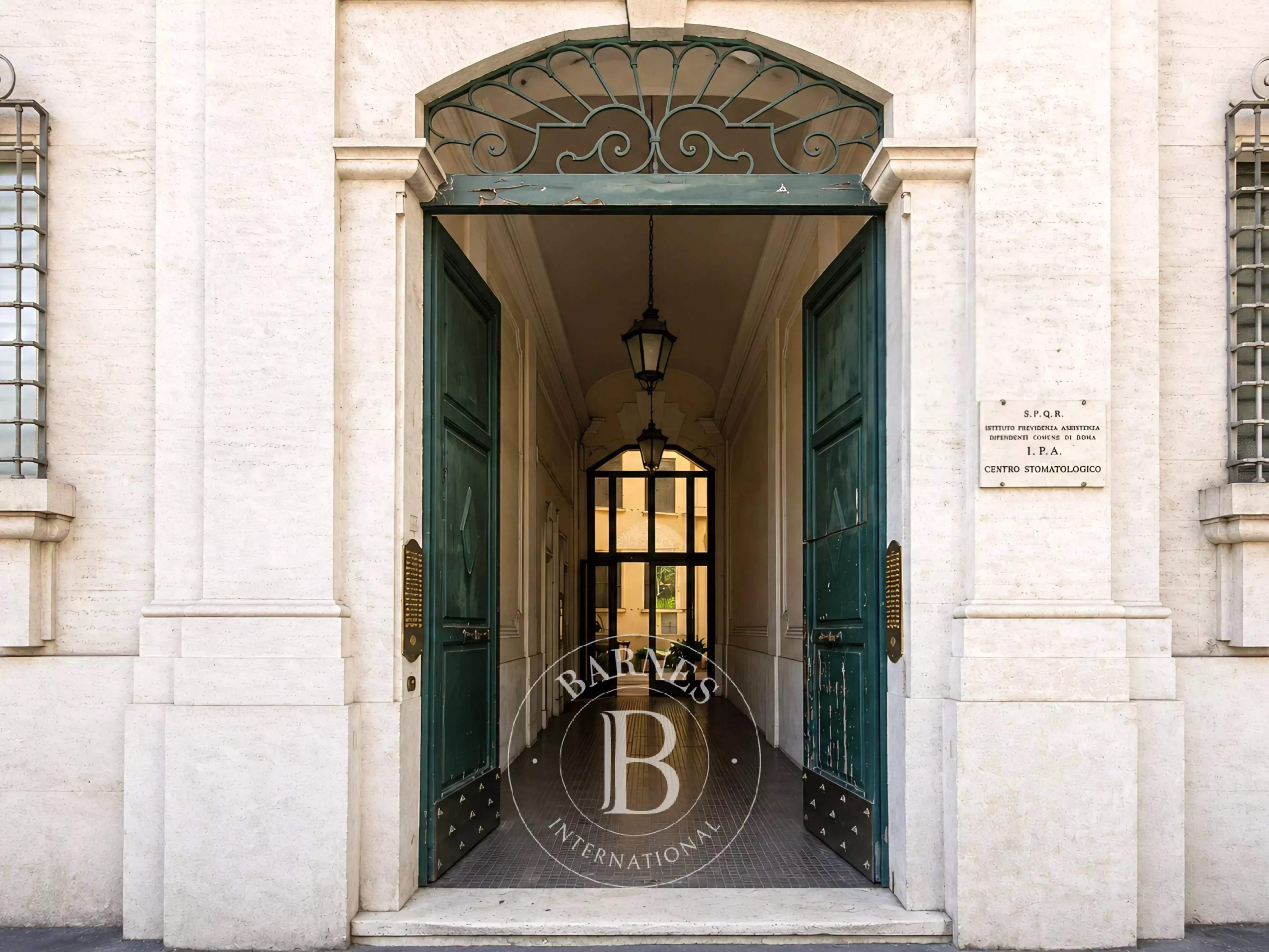 Roma  - Bureaux 13 Pi&egrave;ces - picture 4