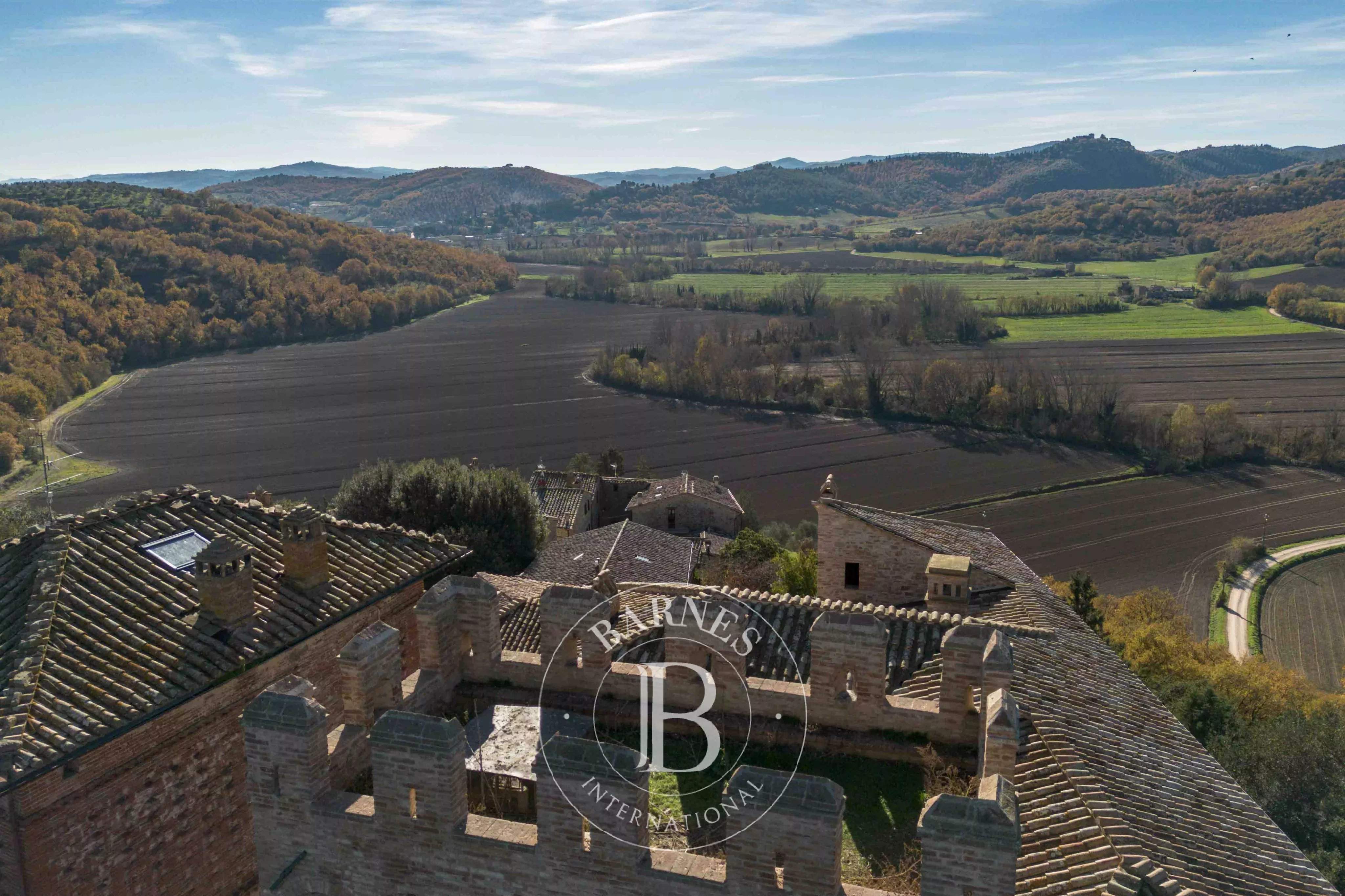 Marsciano  - Château 30 Pi&egrave;ces 9 Chambres - picture 12