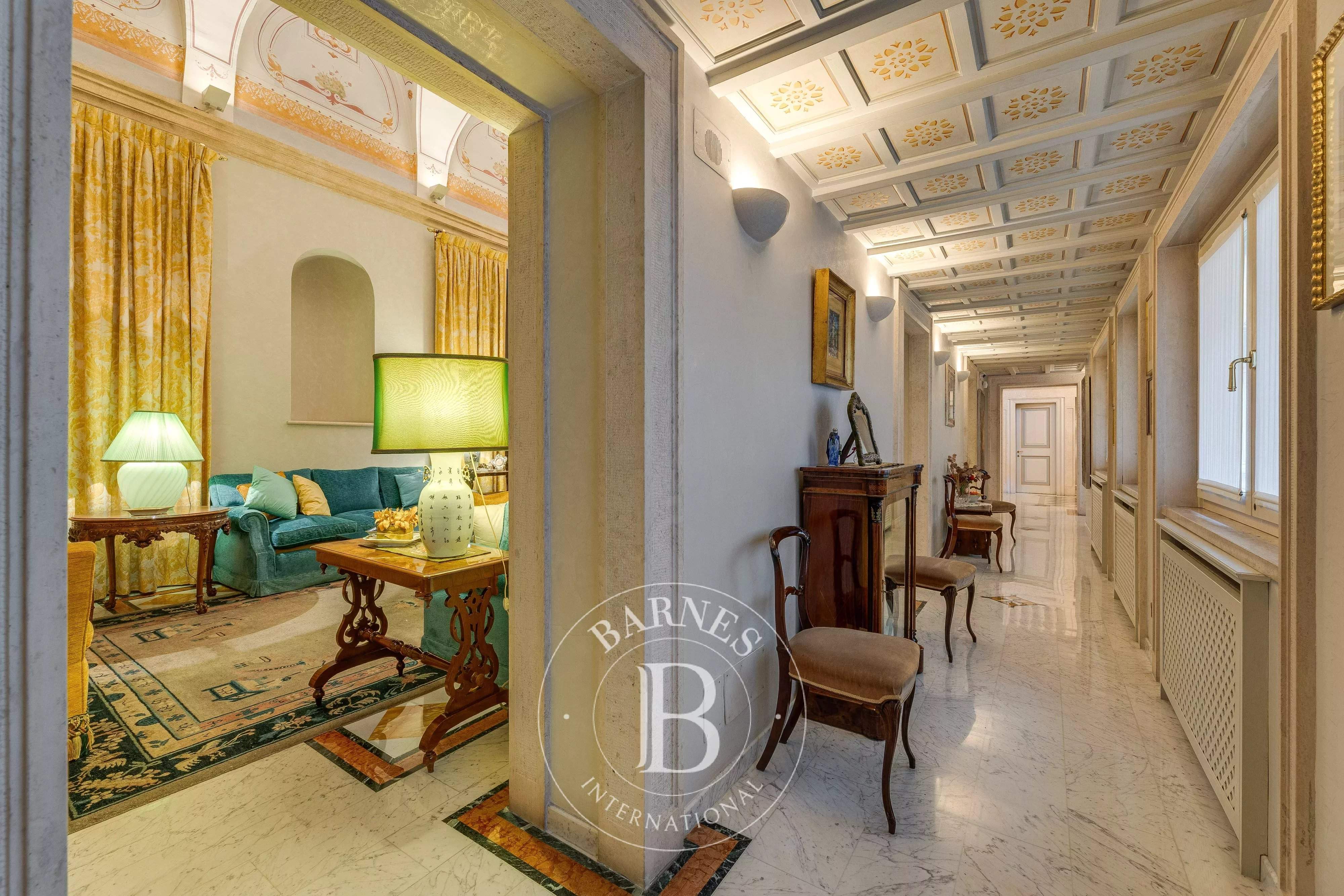 Roma  - Building 5 Bedrooms - picture 14