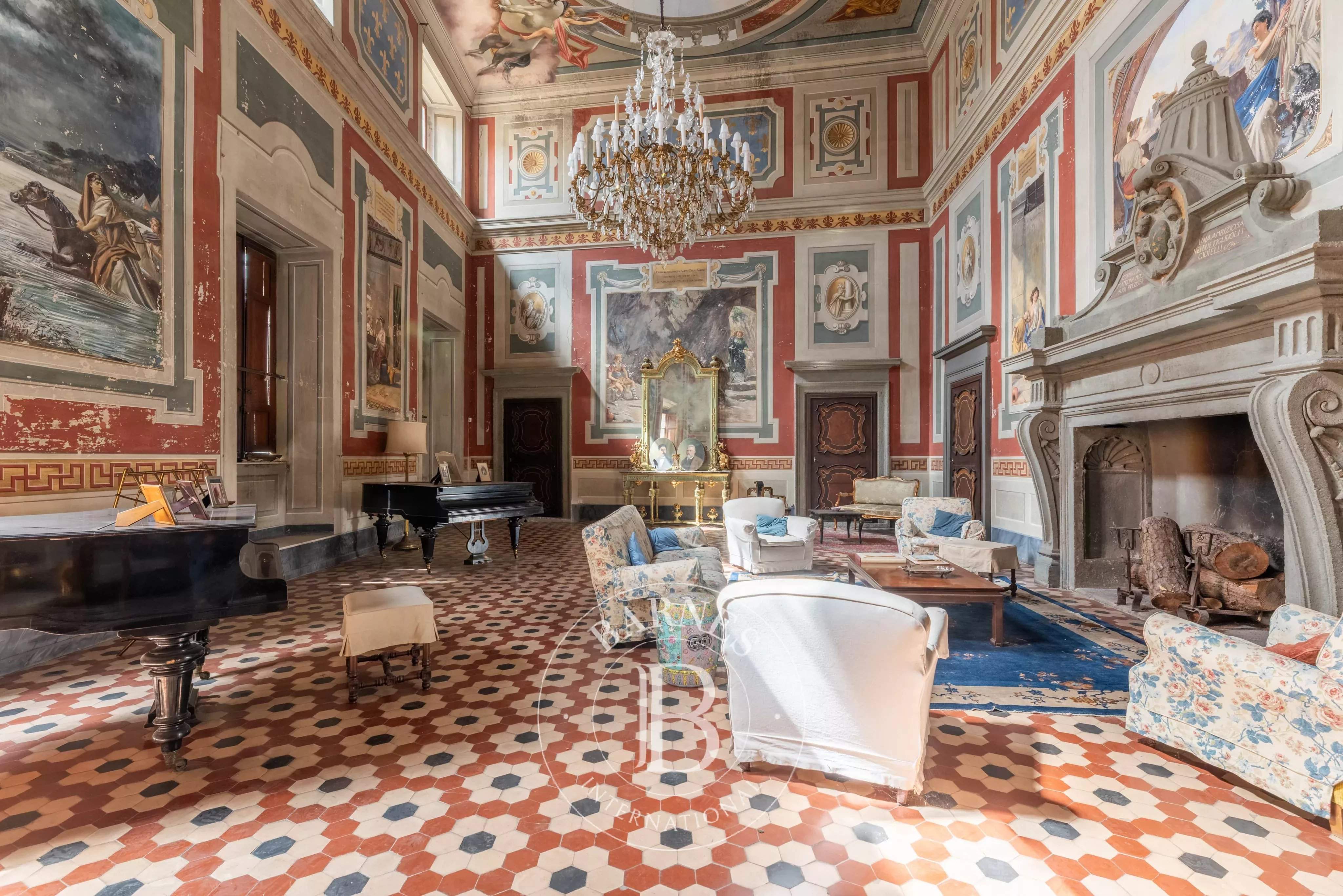 Acquapendente  - Building 8 Bedrooms - picture 2