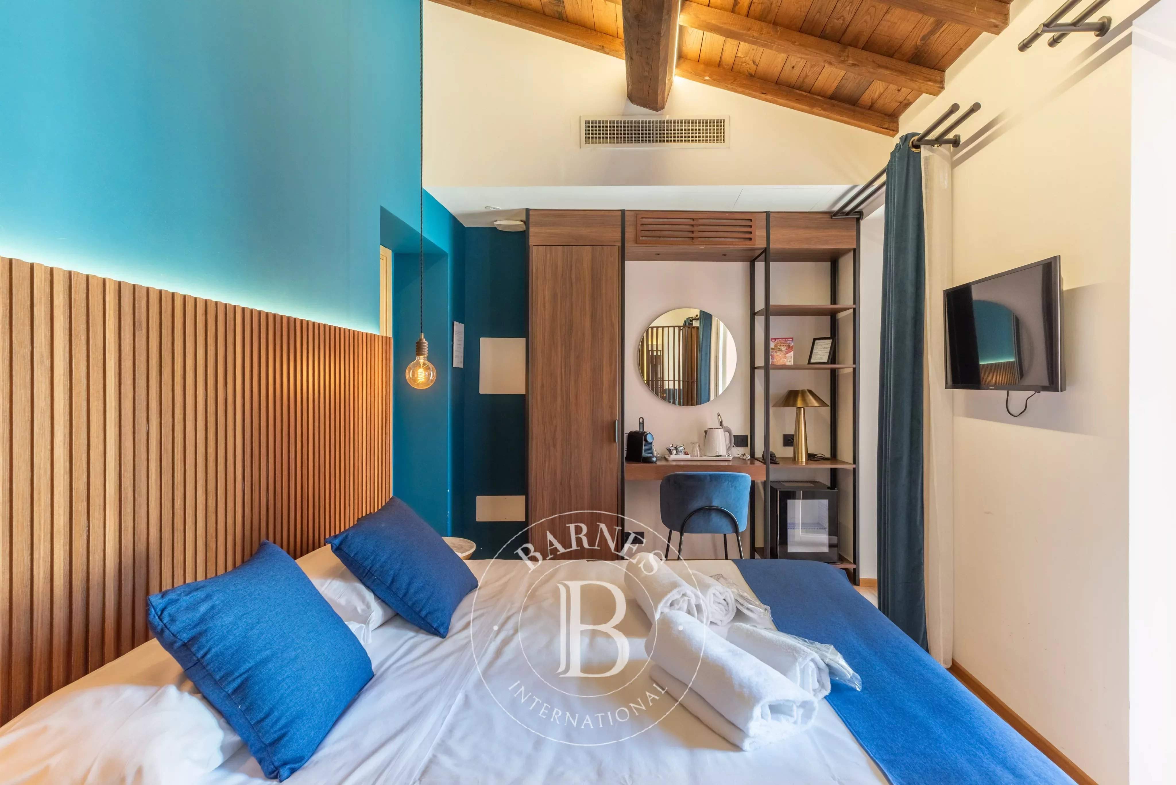 Roma  - Building 9 Bedrooms - picture 6