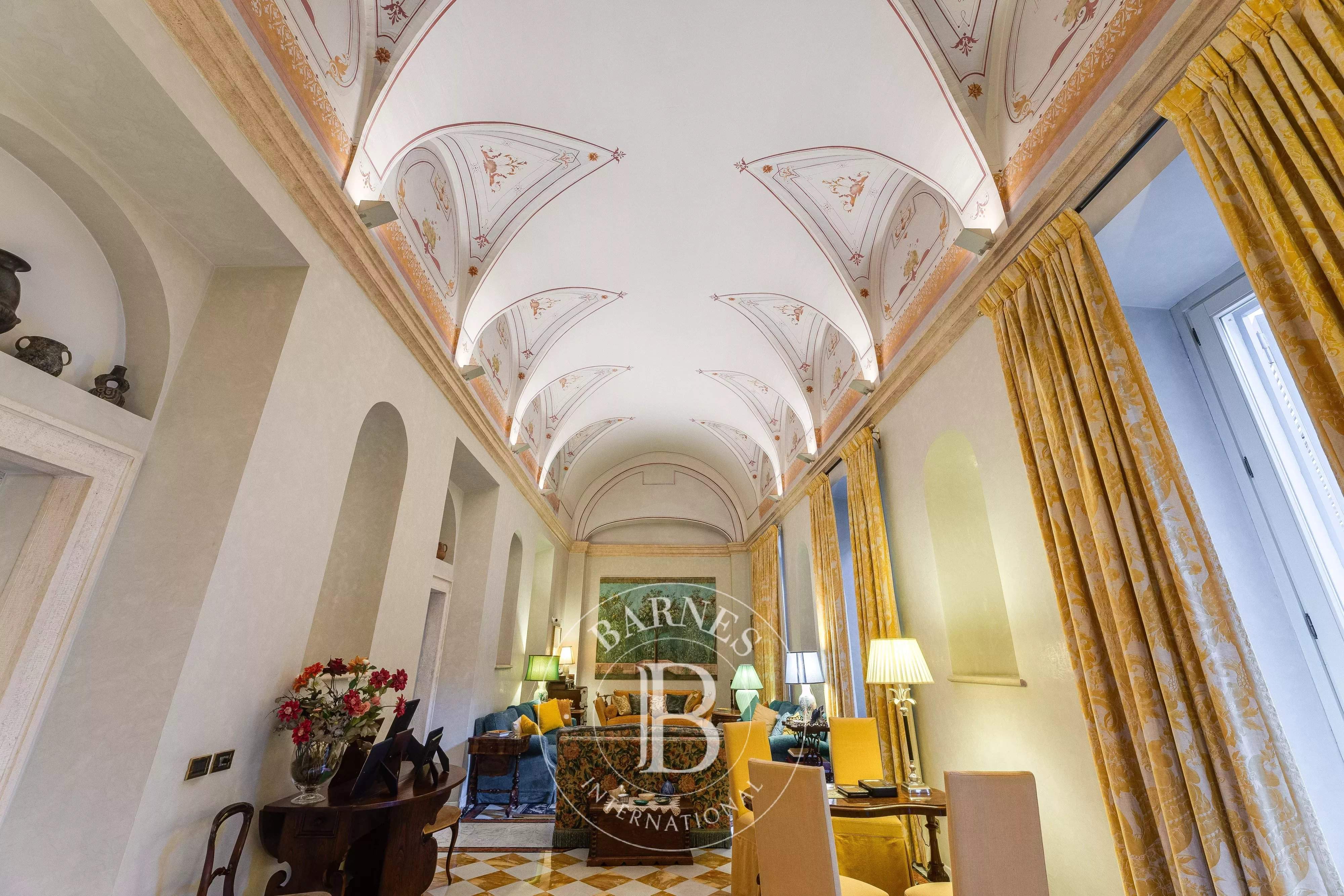 Roma  - Building 5 Bedrooms - picture 5