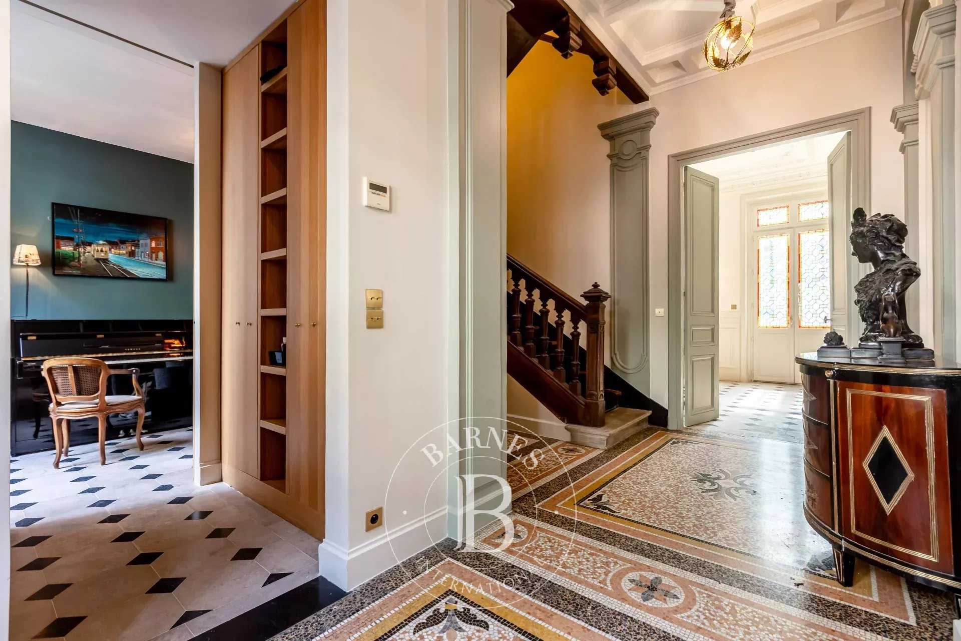 Paris  - Hôtel particulier  7 Chambres