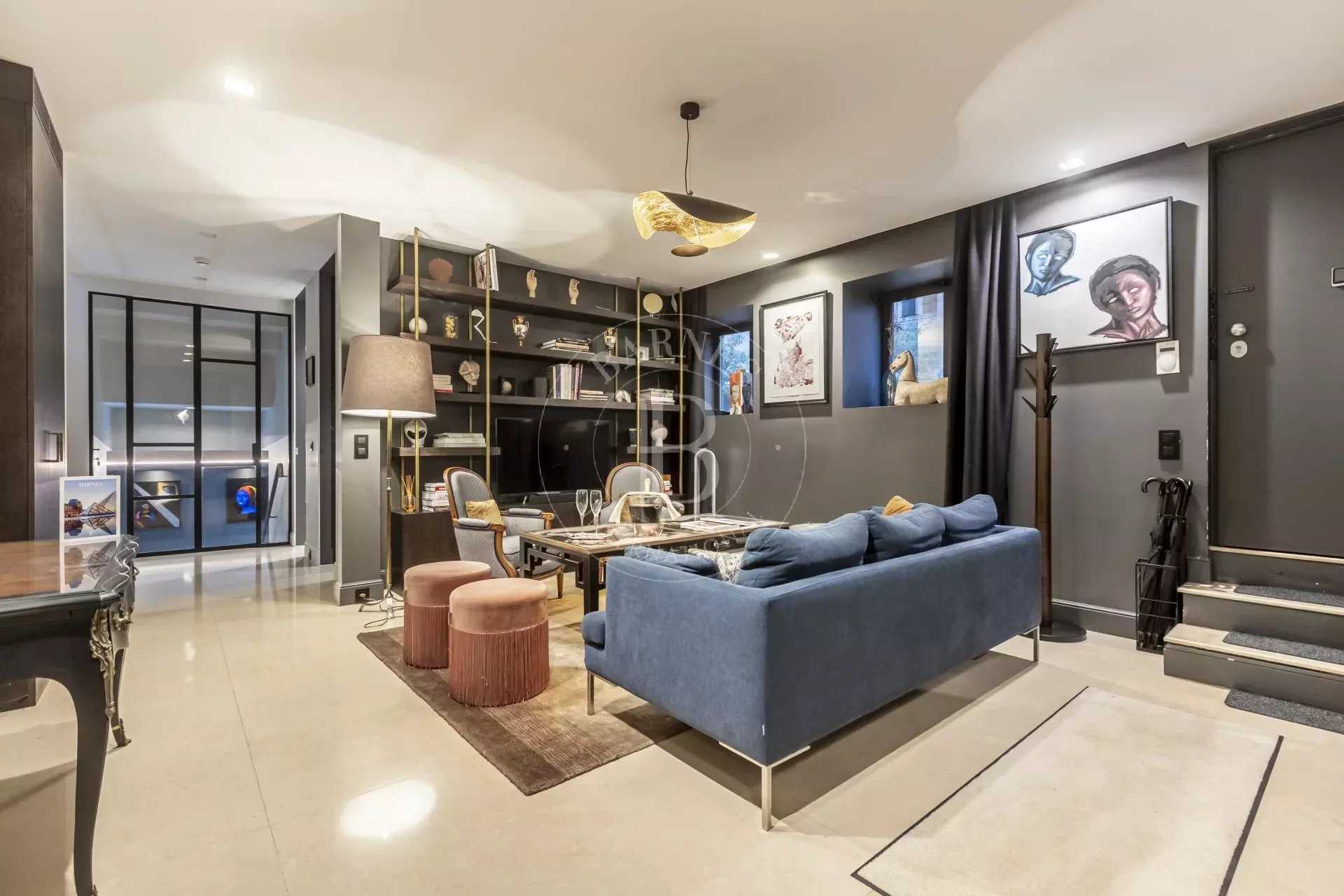 Paris  - Hôtel particulier  5 Chambres