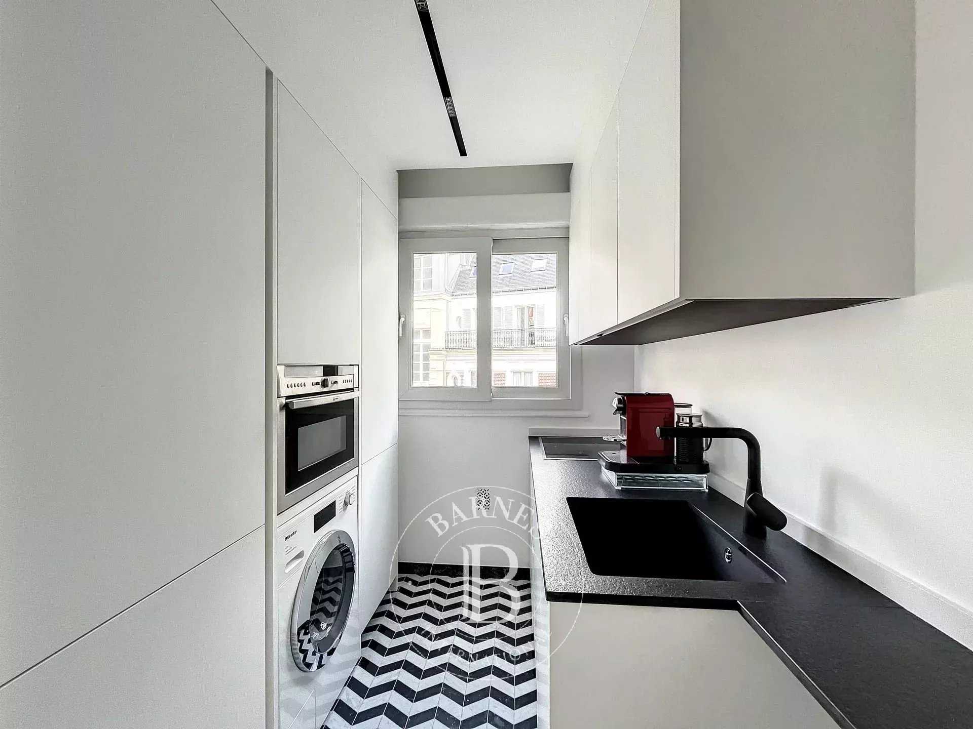 Paris  - Appartement 2 Pi&egrave;ces, 1 Chambre