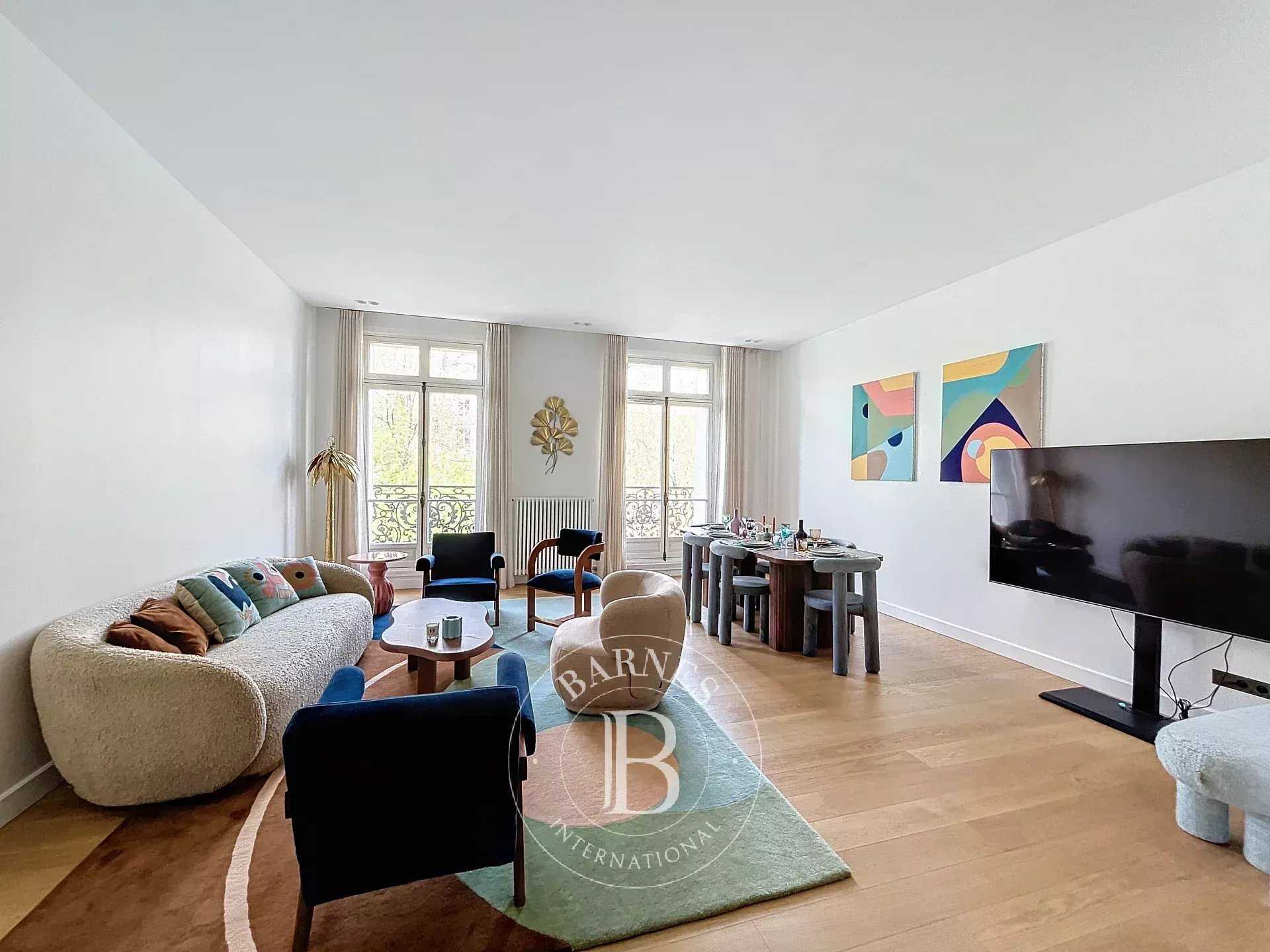 Cosy flat in the 8th arrondissement picture 20