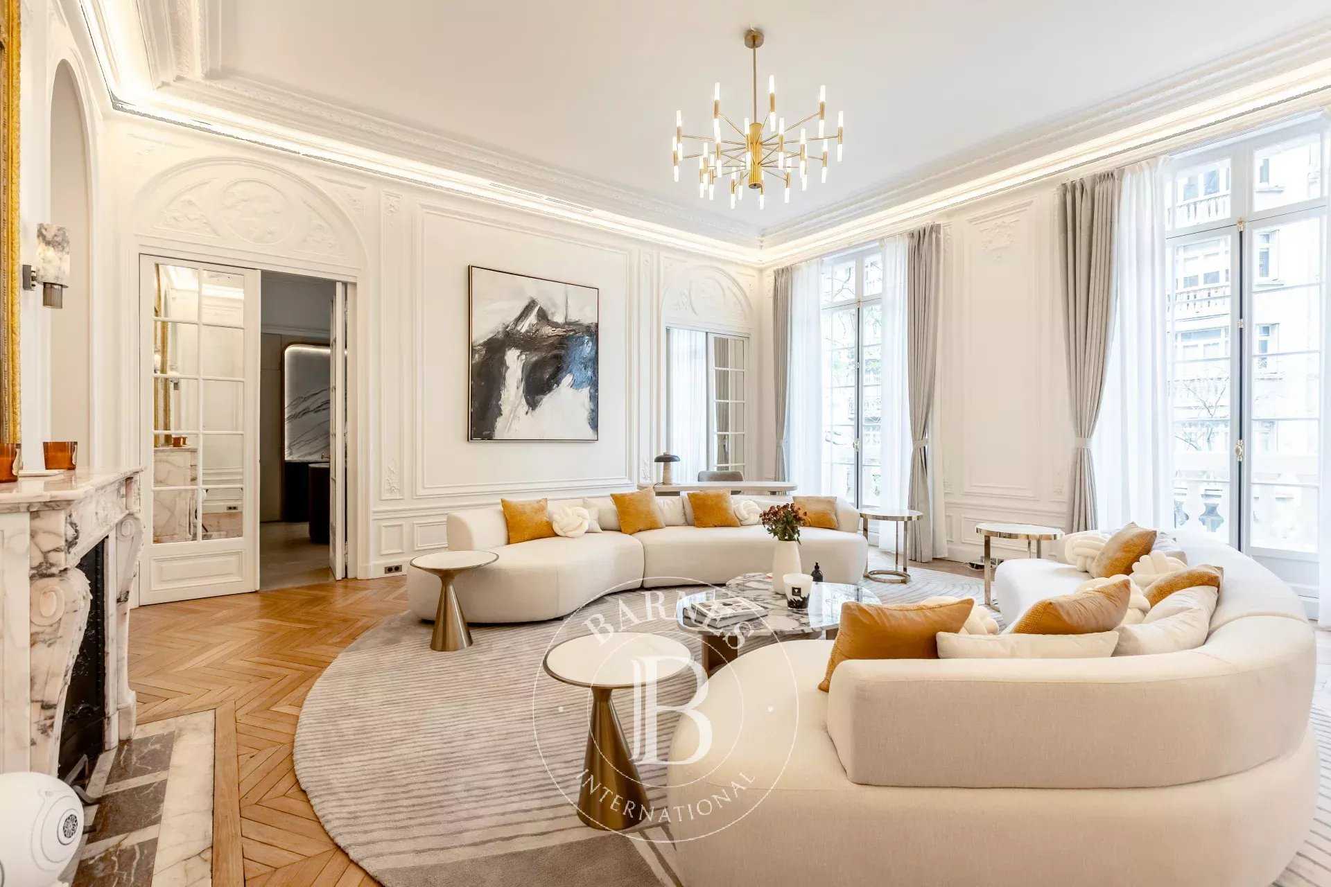 Paris  - Appartement  5 Chambres