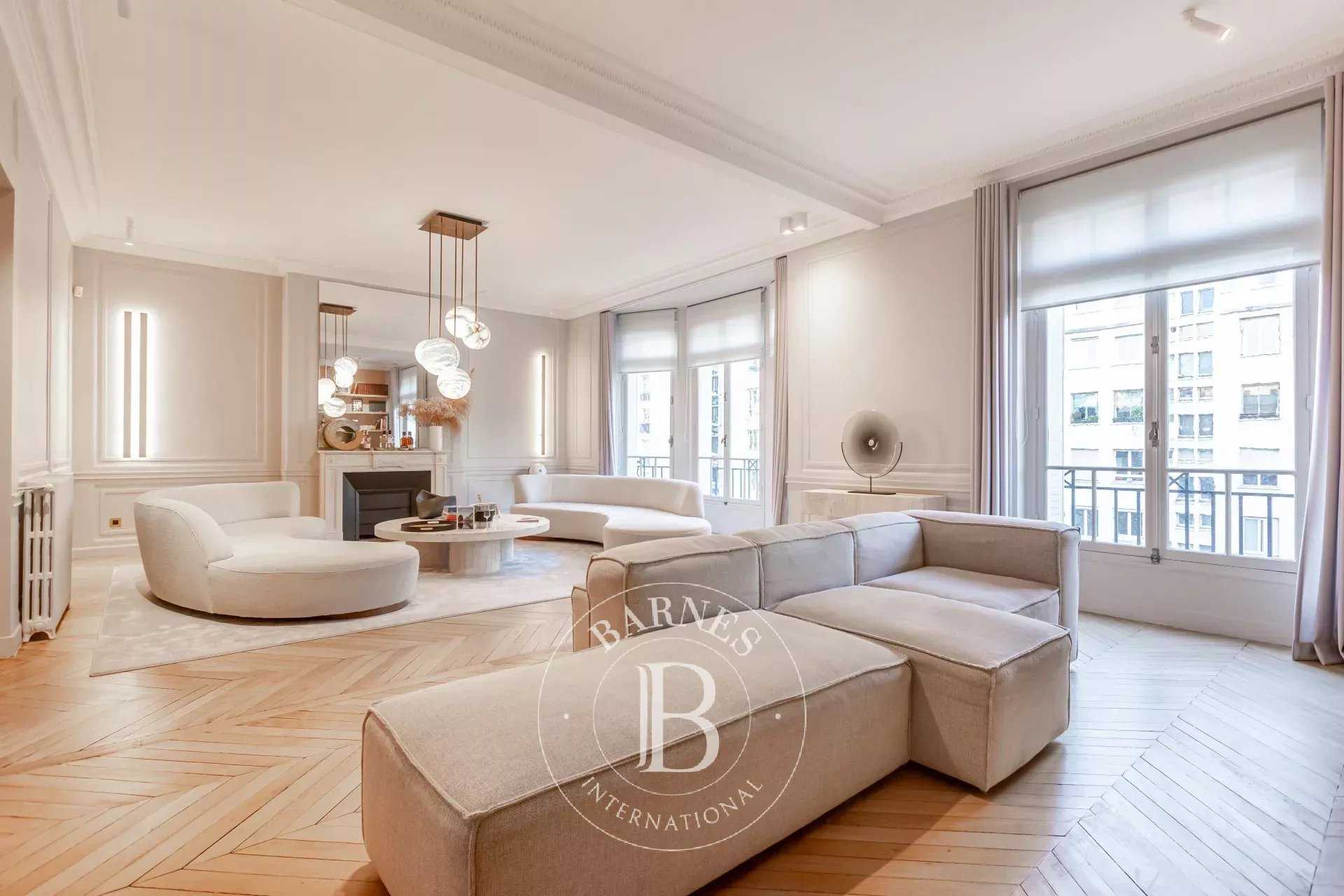 Paris  - Appartement  5 Chambres