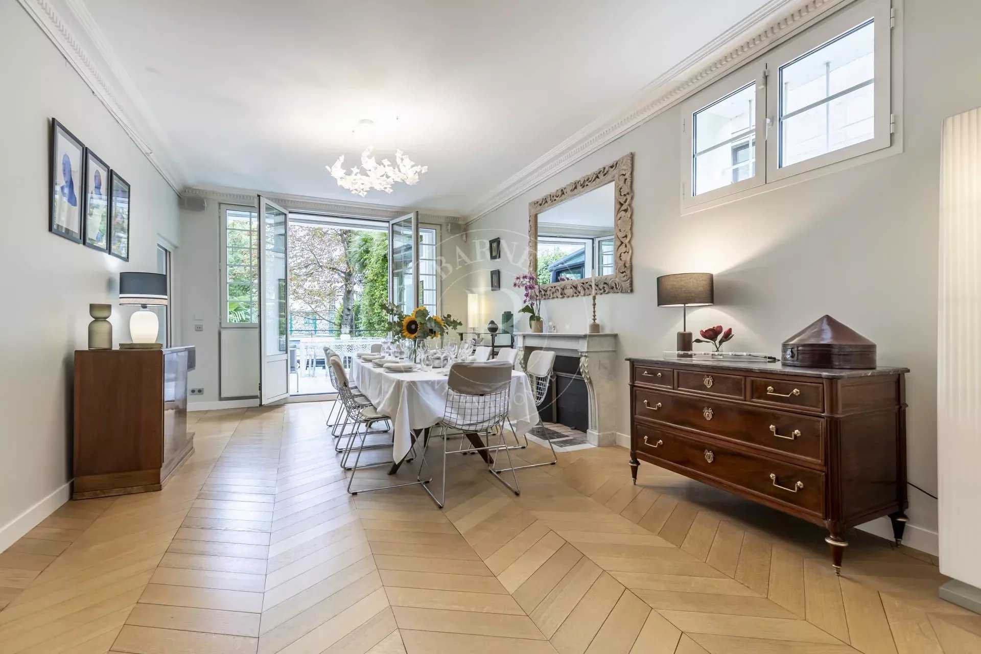 Paris  - Mansion 6 Bedrooms