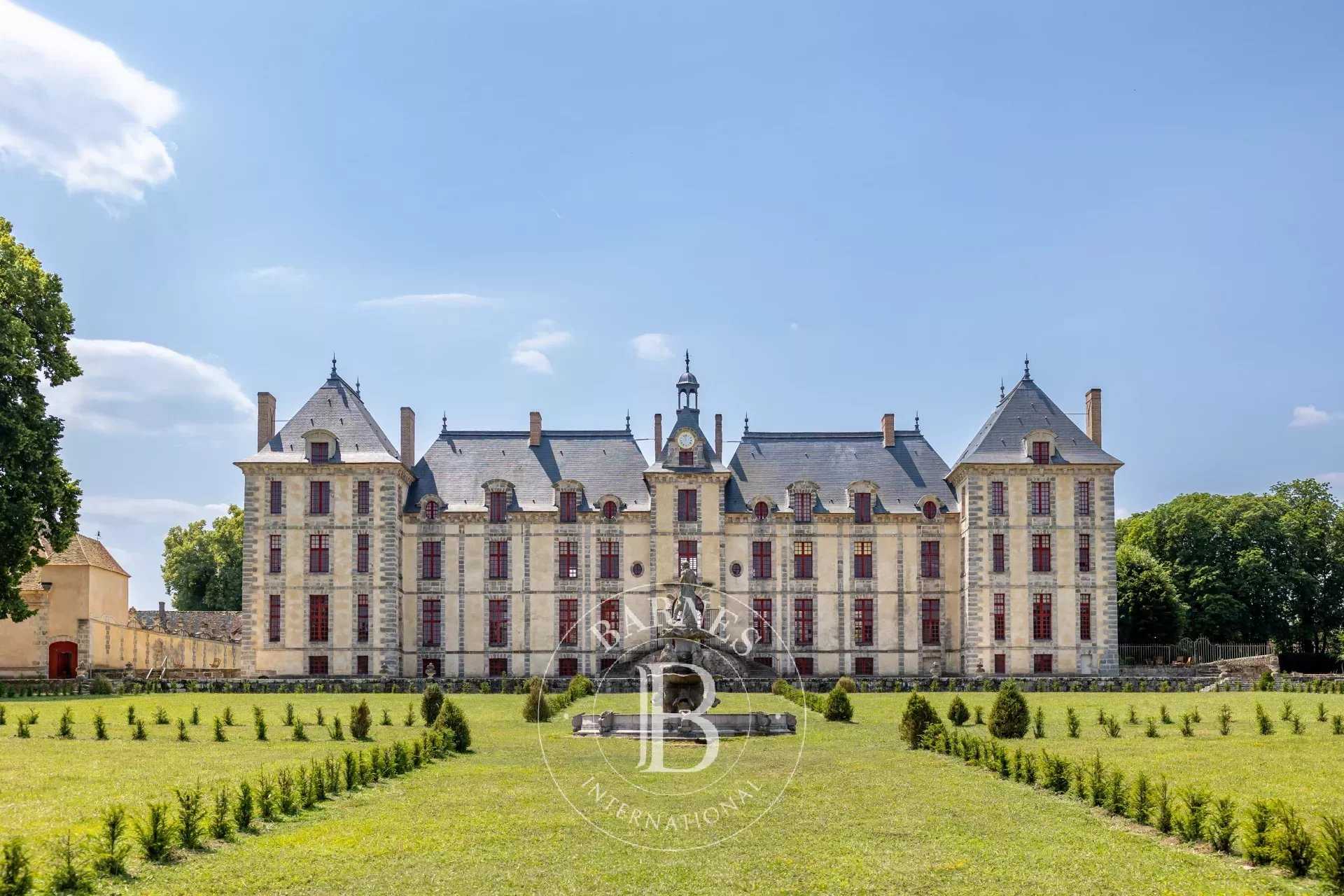 Castle Bouray-sur-Juine