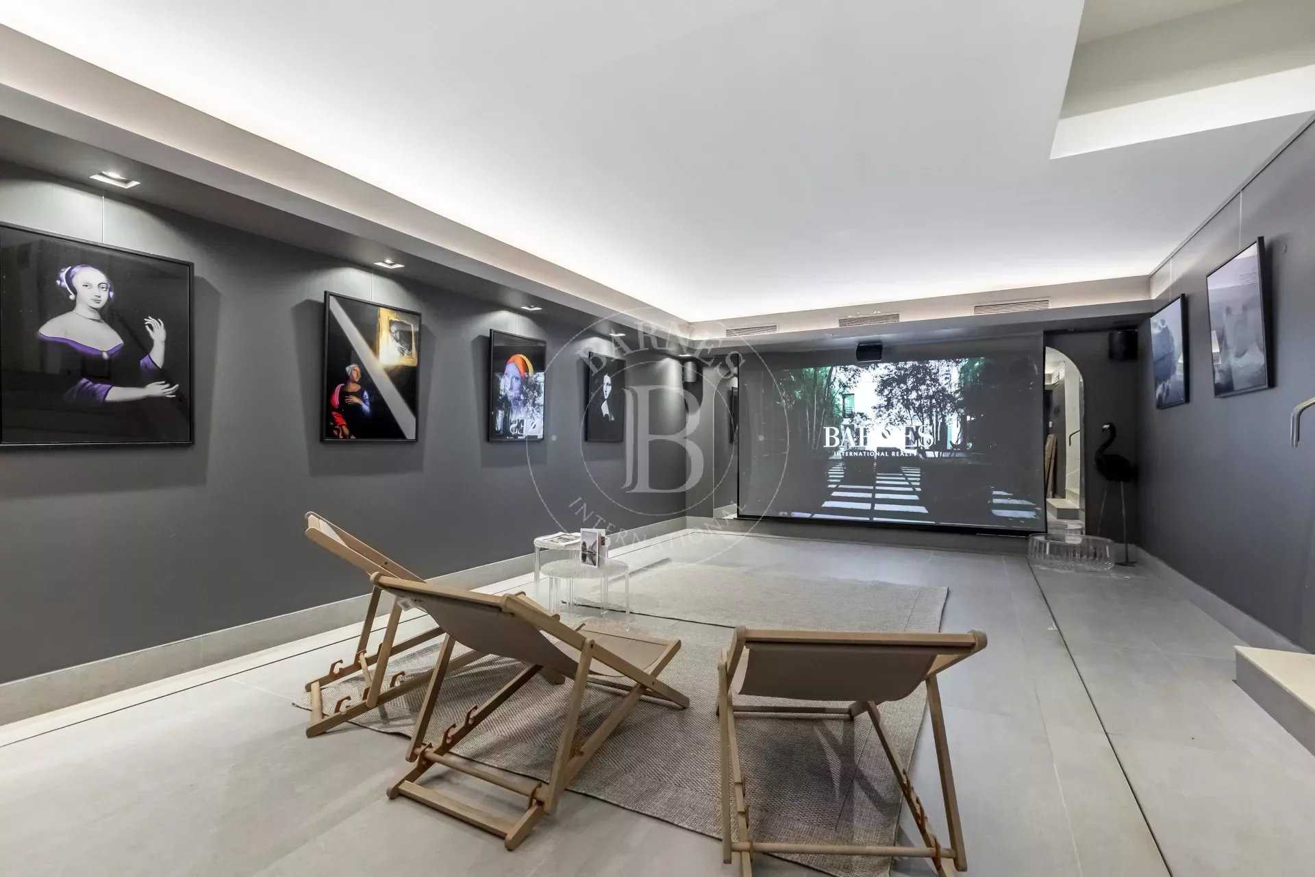 Paris  - Hôtel particulier  5 Chambres