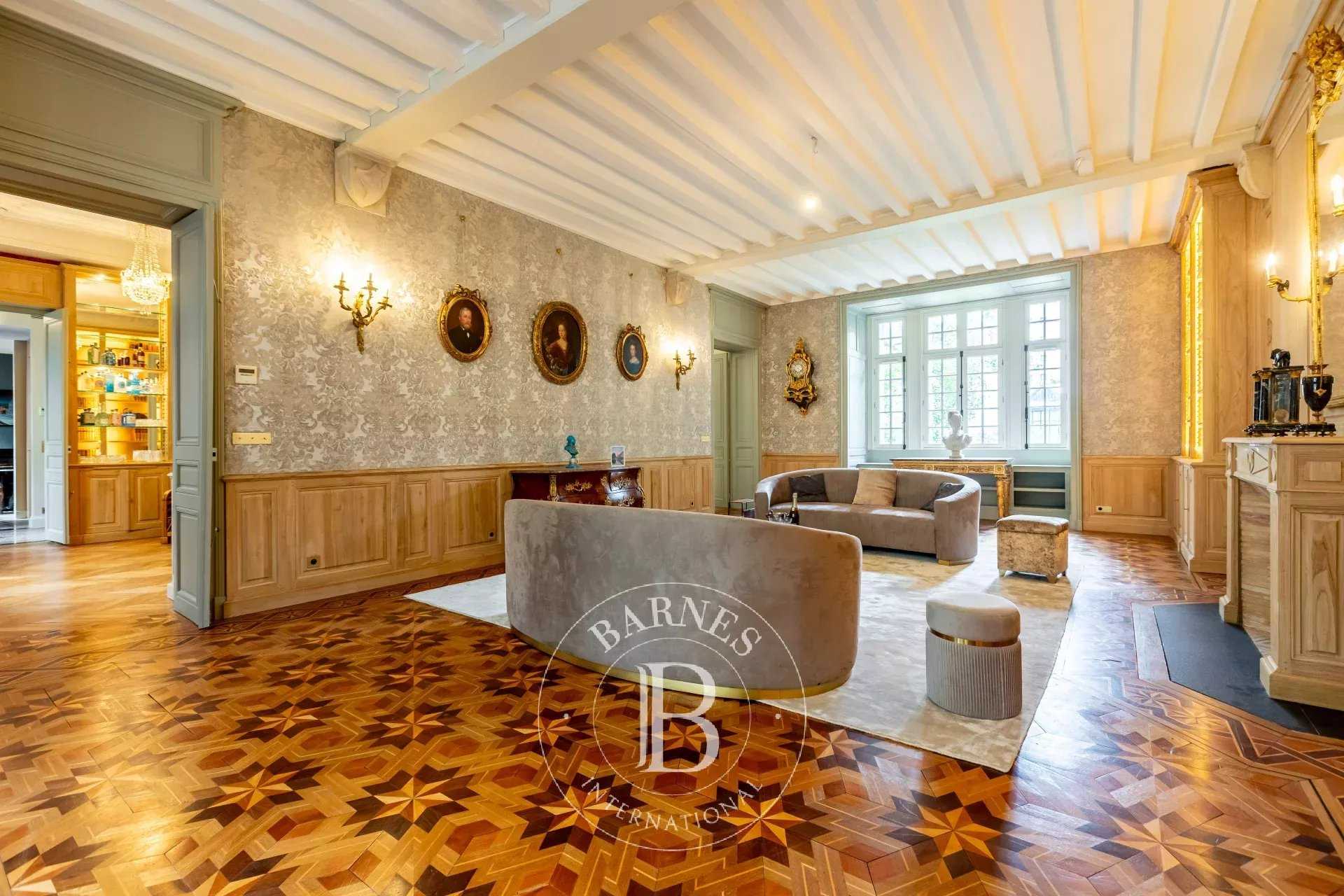 Paris  - Hôtel particulier  7 Chambres