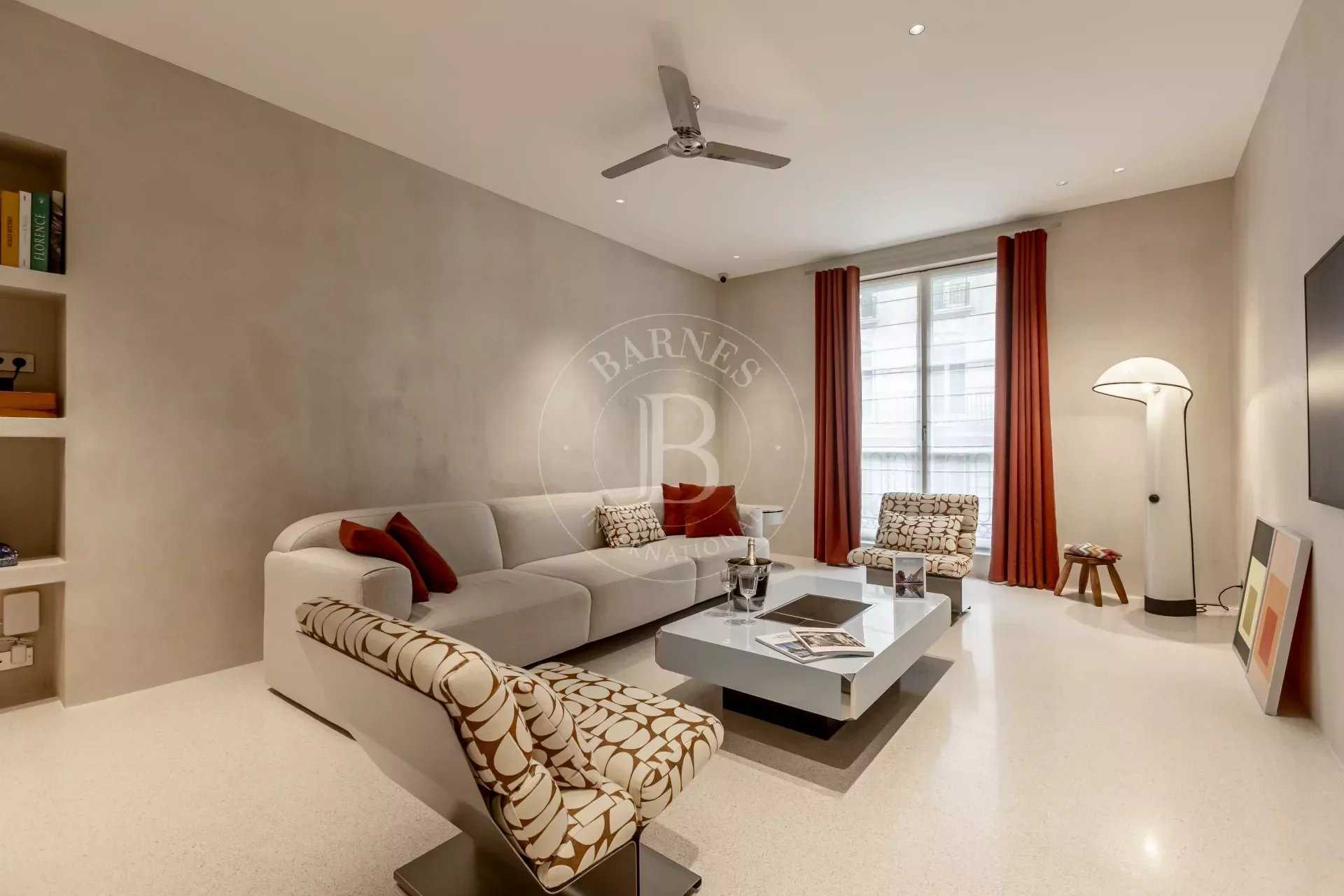 Apartment for seasonal rental 3 Bedrooms 1668 sq ft Paris 16 Chaillot