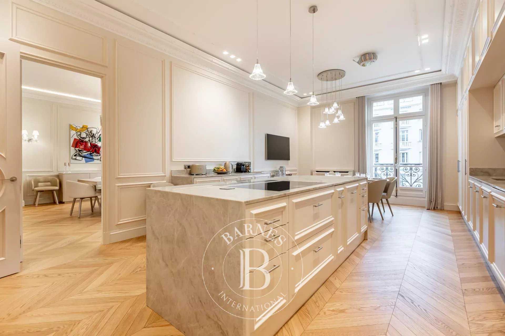 Paris  - Appartement  5 Chambres