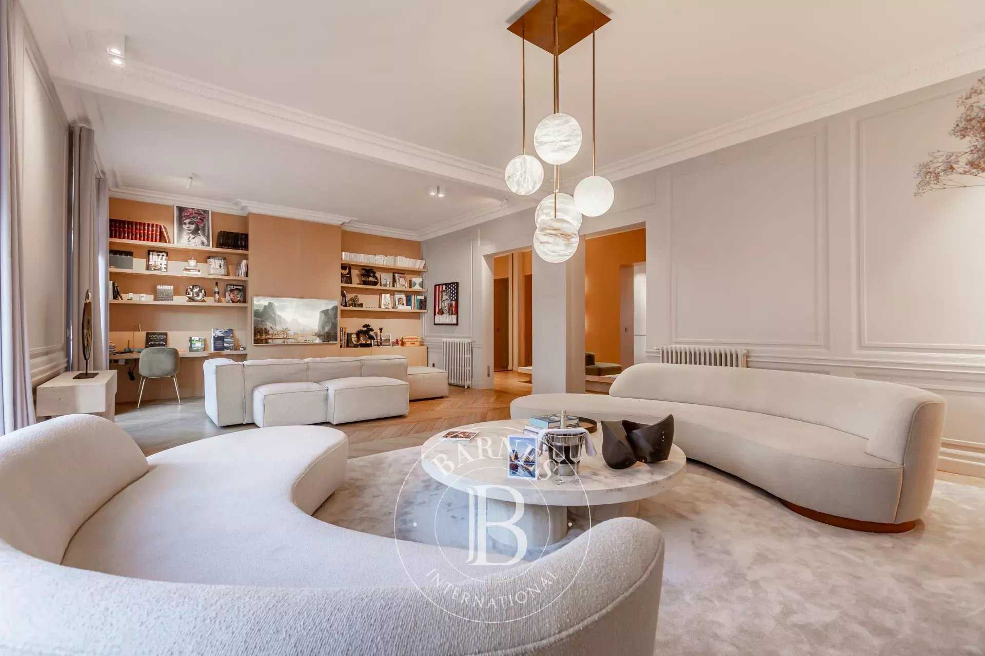 Paris  - Appartement  5 Chambres