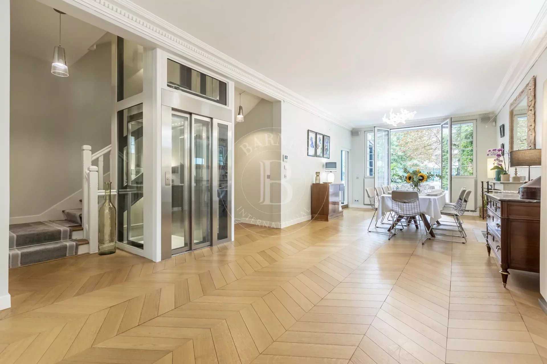 Paris  - Mansion 6 Bedrooms