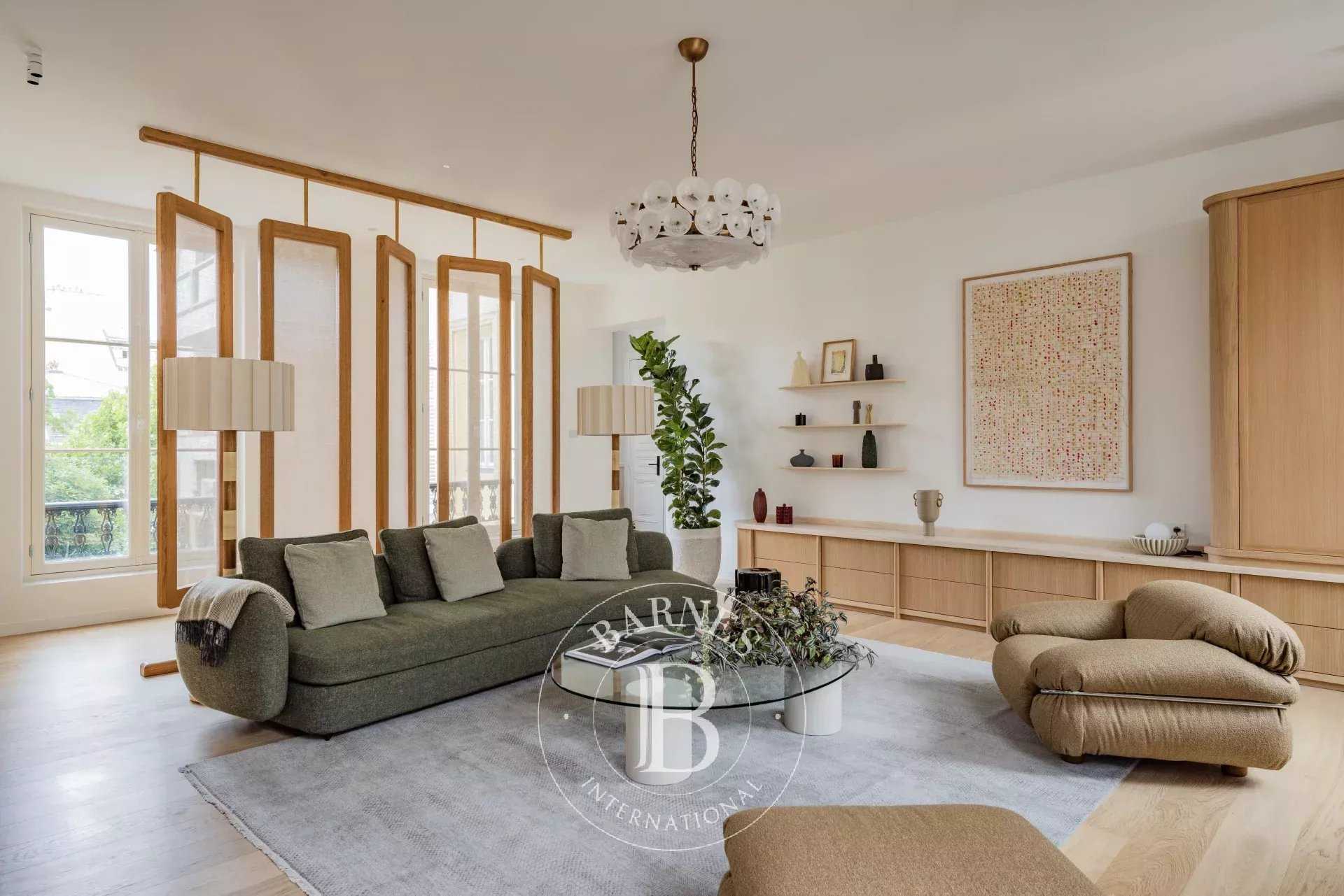 PARIS VIII - 3 BEDROOM APARTMENT -  6 GUESTS picture 18