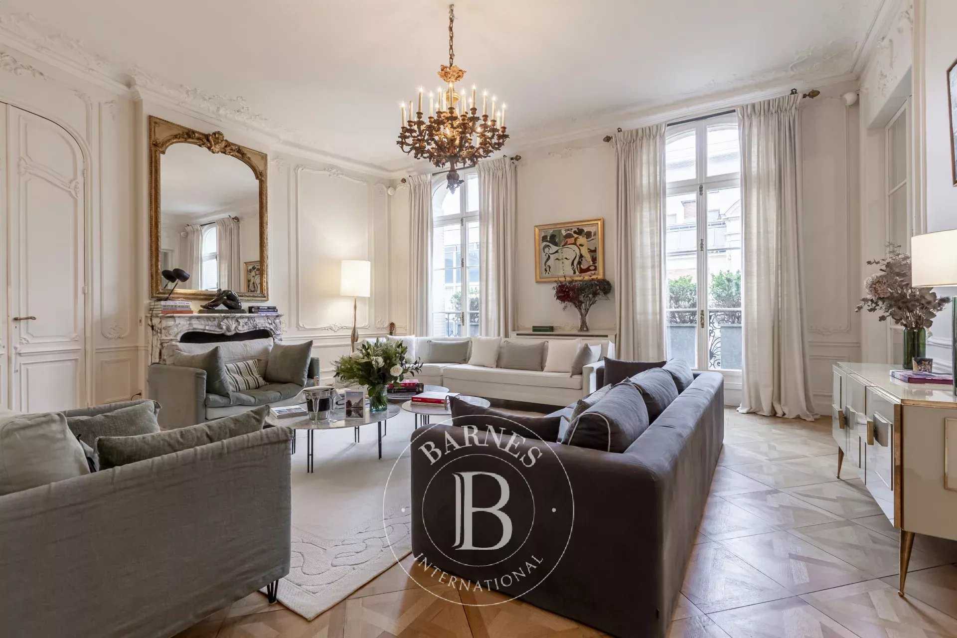 PARIS VIII - APARTMENT - 3 BEDROOMS - 6 ADULTS - 2 CHILDREN picture 20