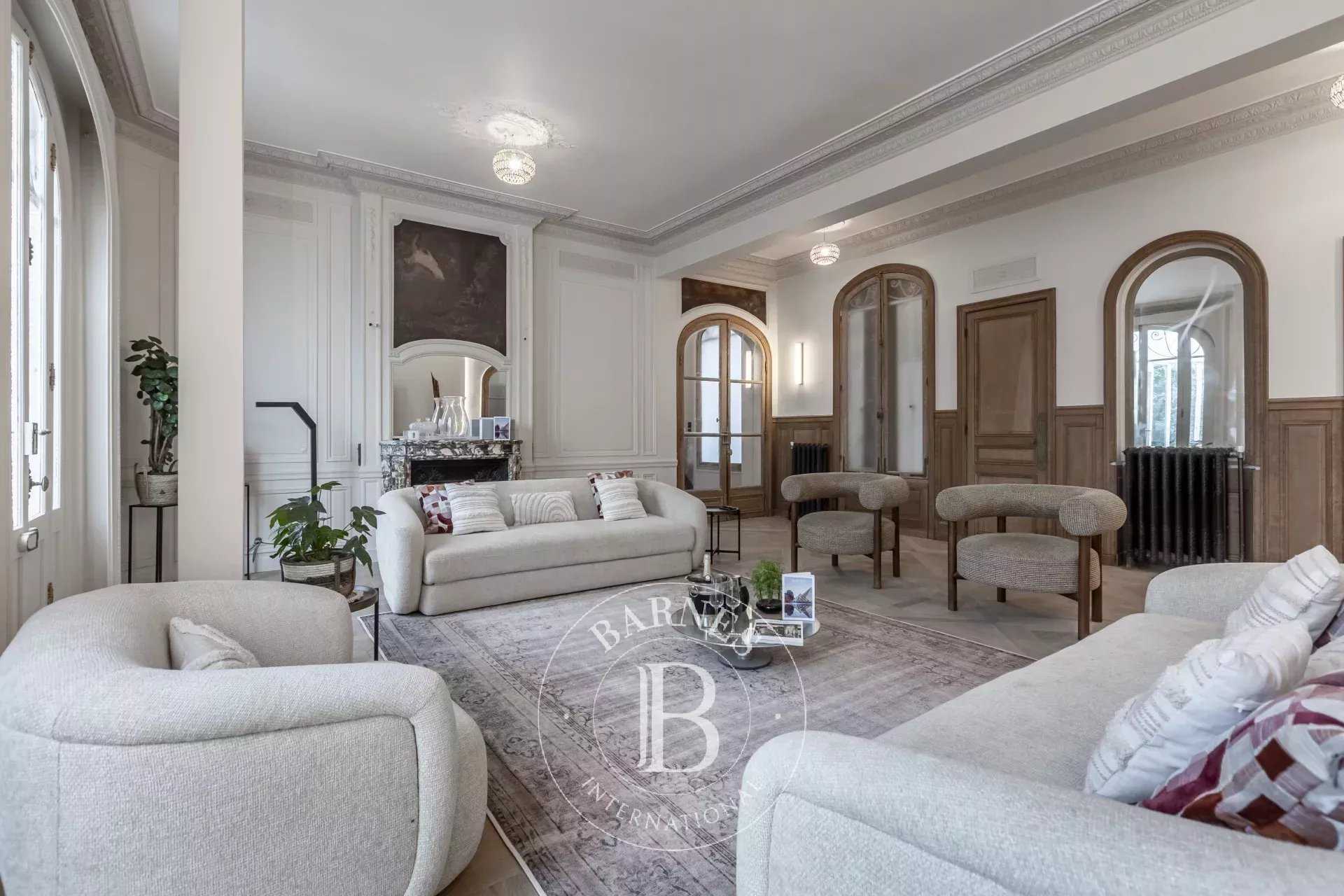 Paris  - Appartement  6 Chambres