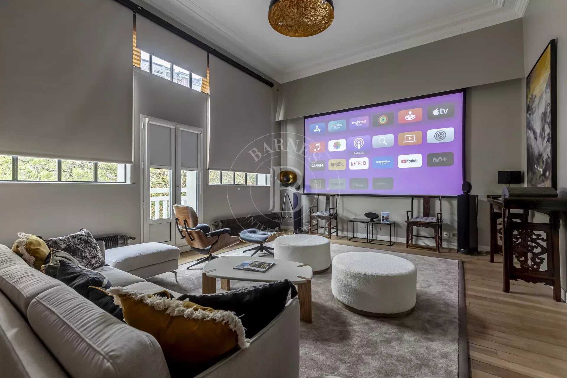 Paris  - Mansion 6 Bedrooms