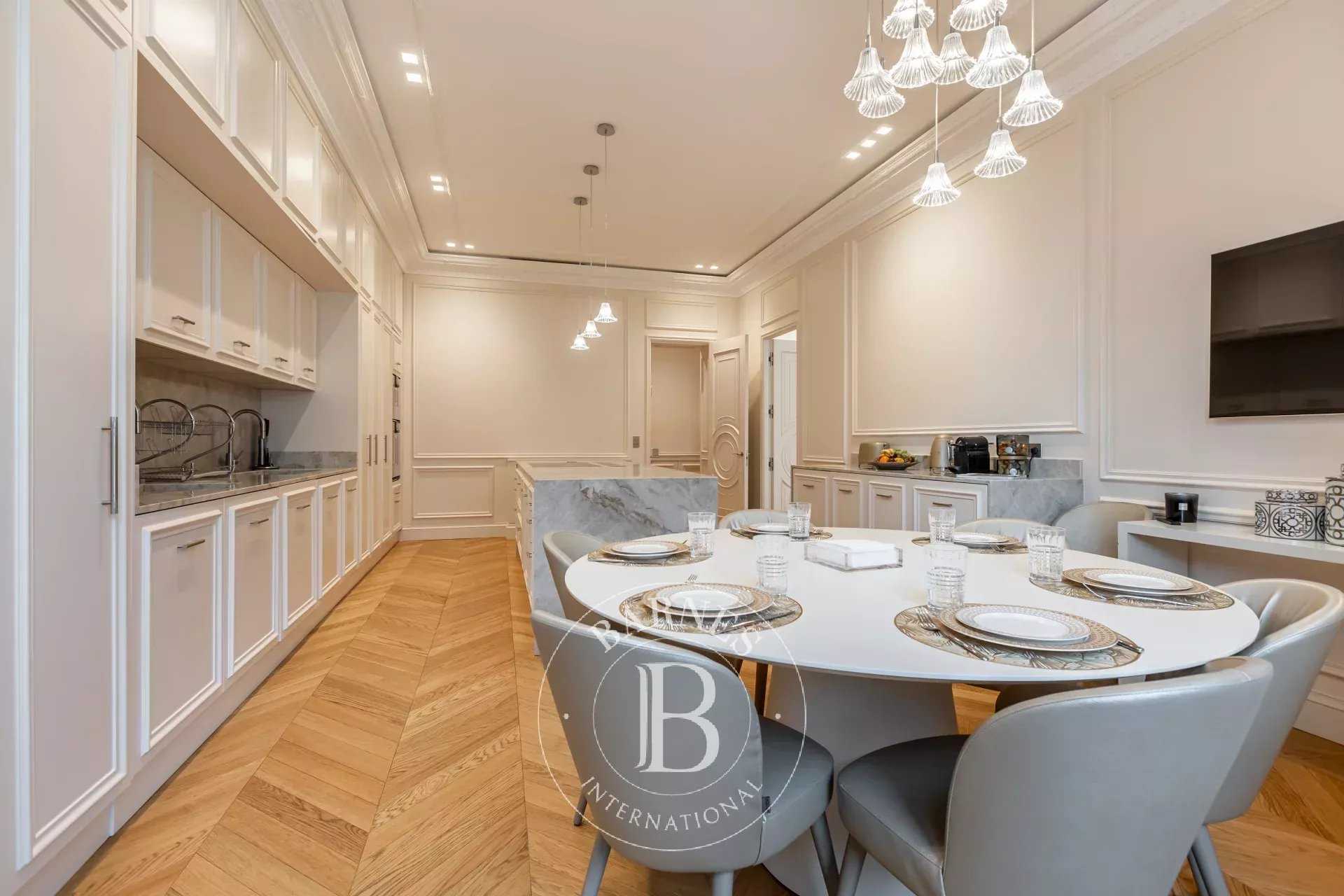 Paris  - Appartement  5 Chambres