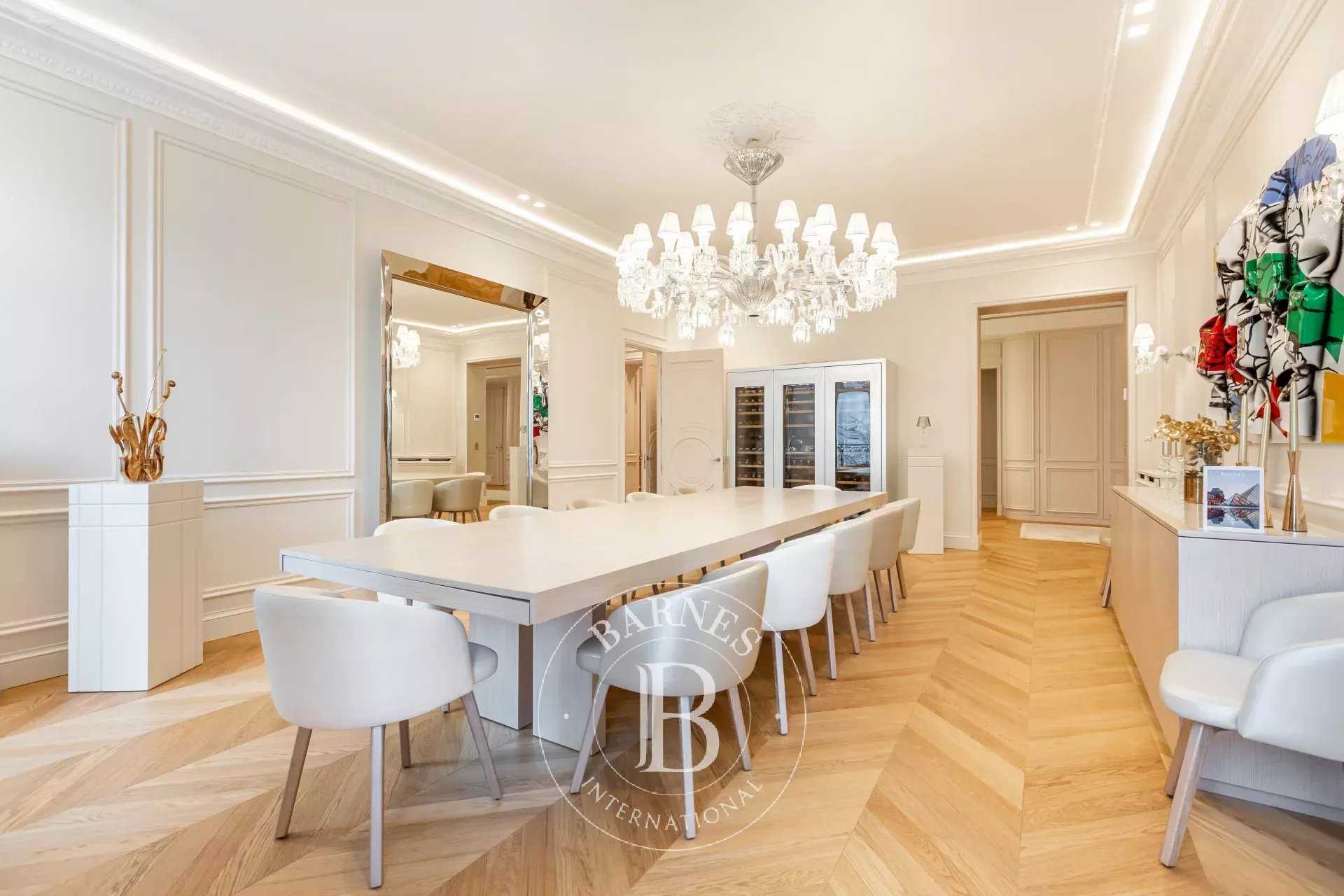 Paris  - Appartement  5 Chambres