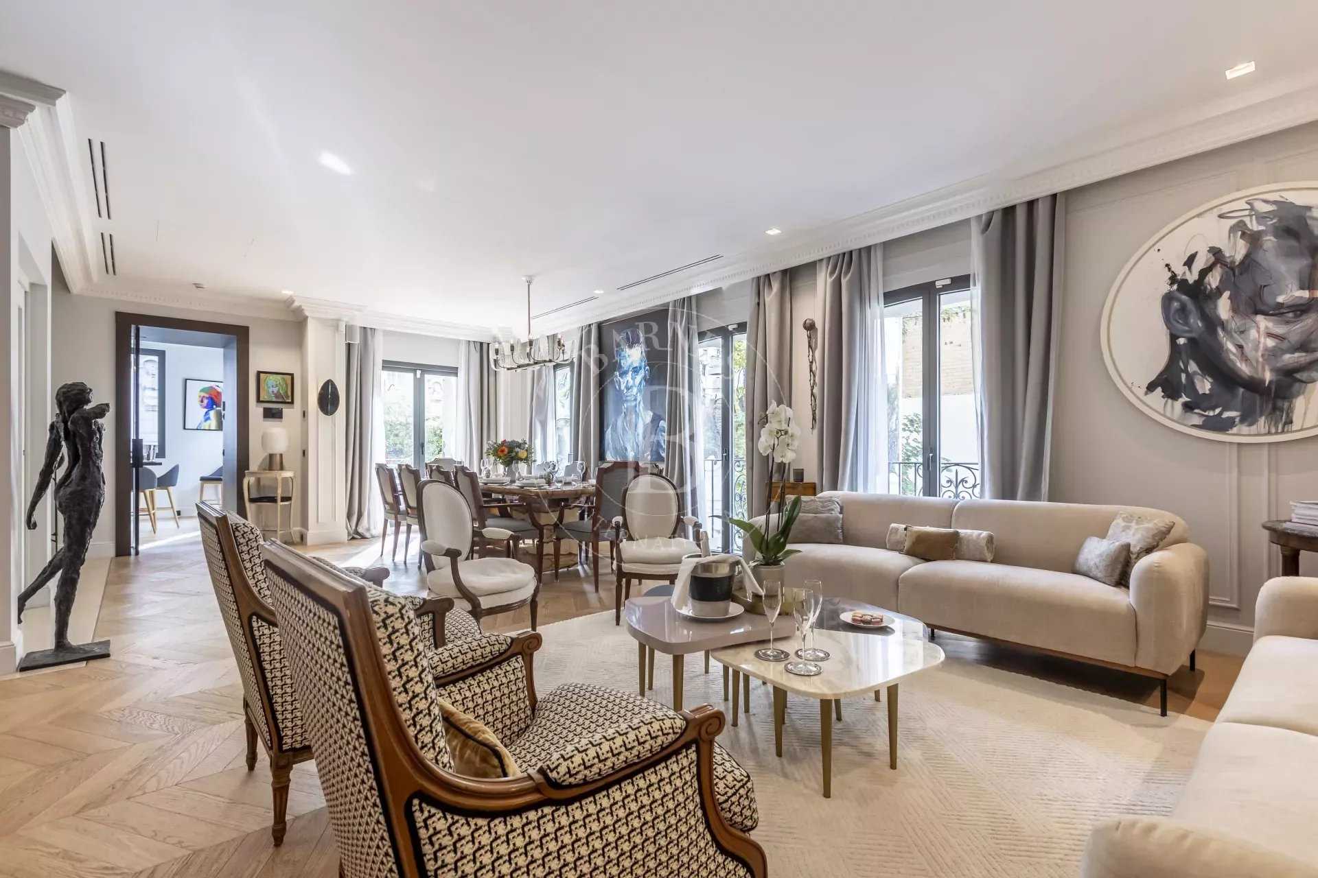 Paris  - Hôtel particulier  5 Chambres