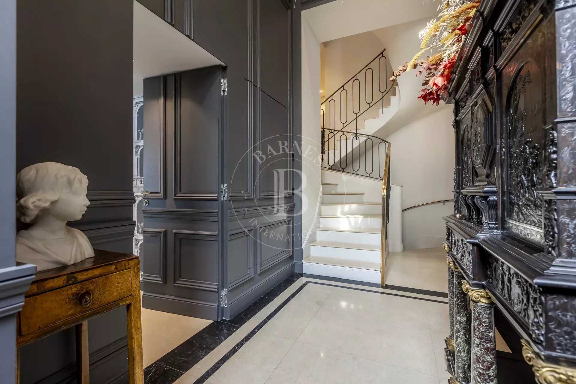 Paris  - Hôtel particulier  5 Chambres