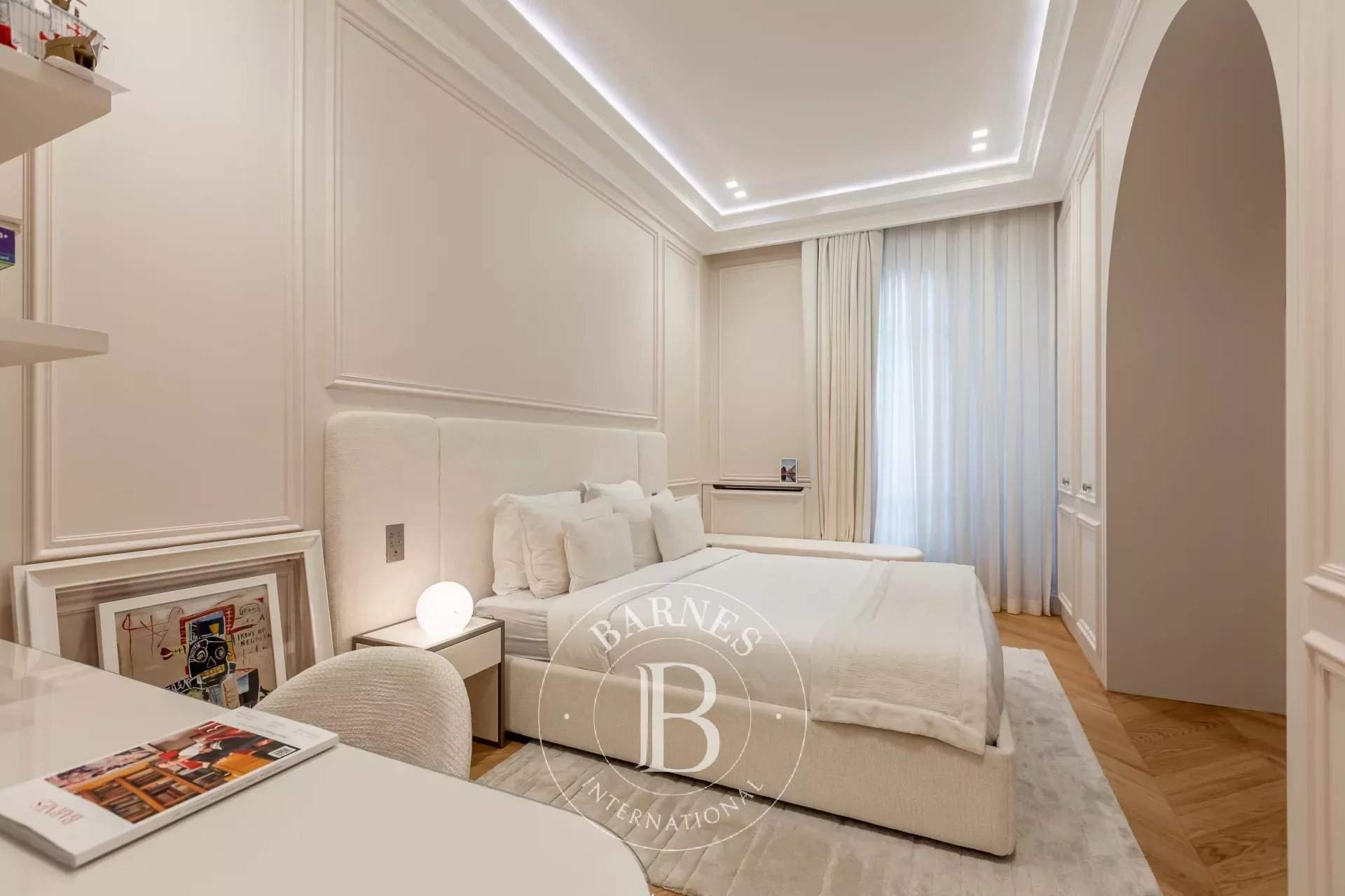 PARIS 08 - APPARTMENT - 5 BEDROOMS picture 18