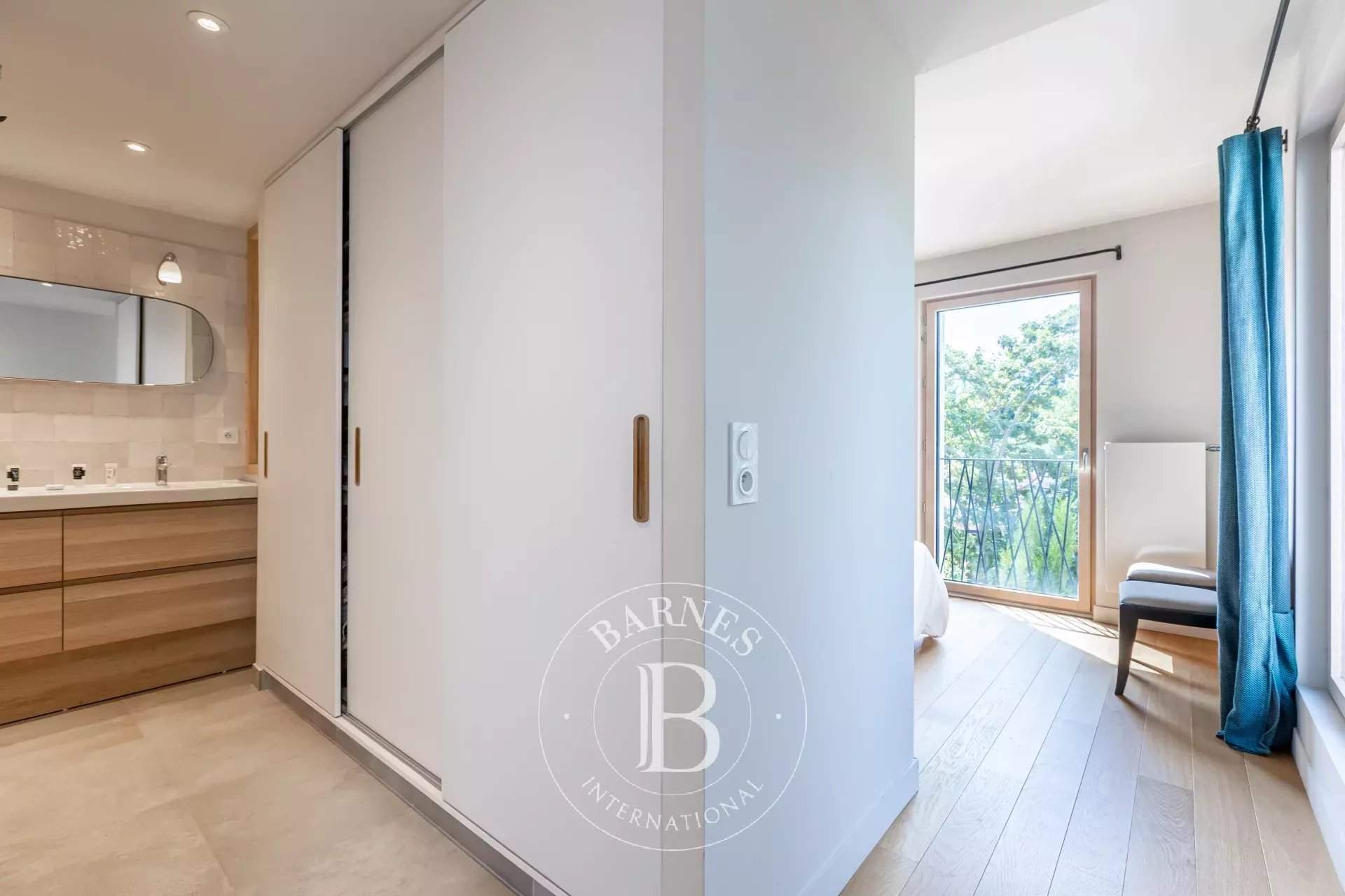 Issy-les-Moulineaux  - Duplex  2 Chambres - picture 8